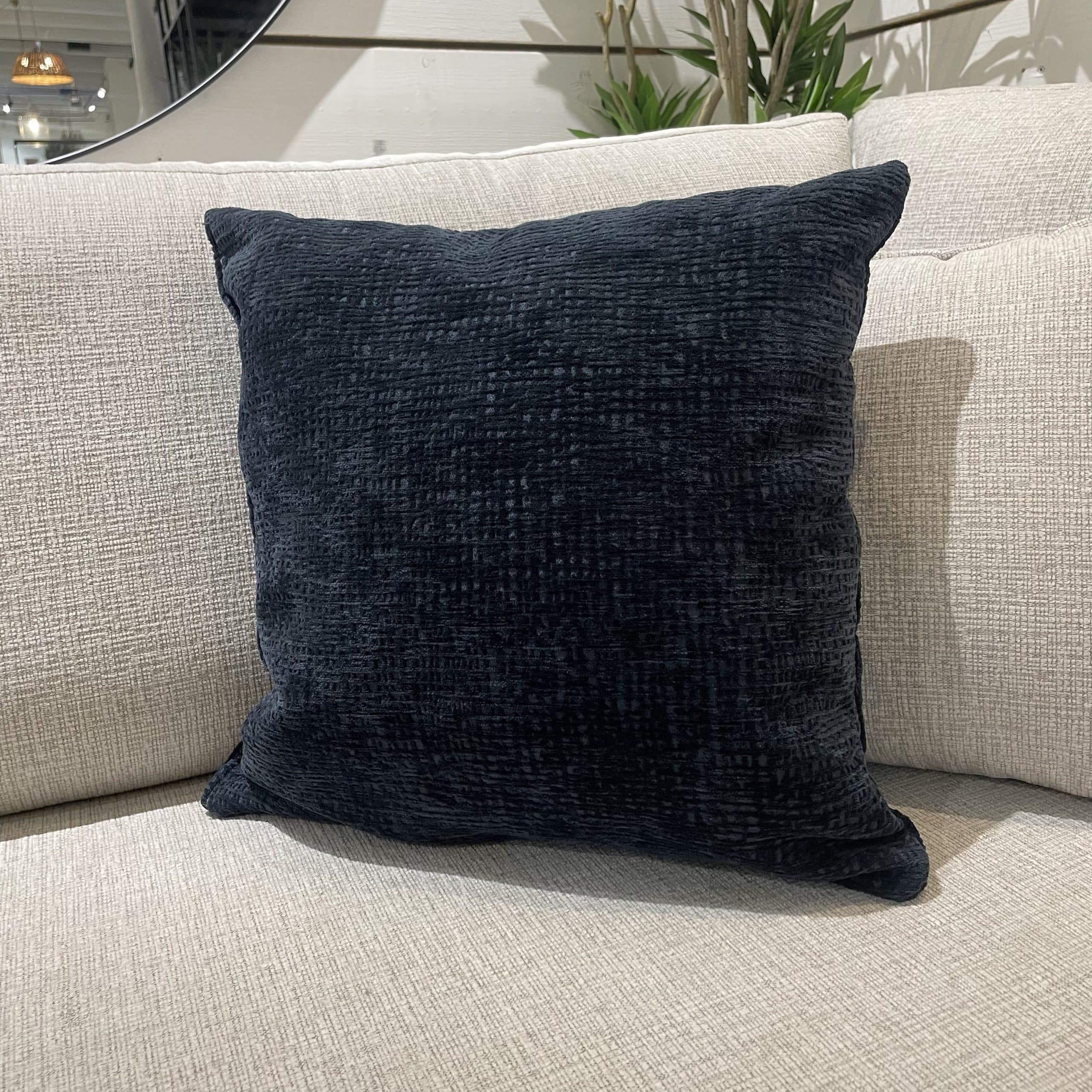 כרית נוי כחולה דגם רשת 45/45 - אחרונה! כרית נוי כחולה דגם רשת 45/45 - אחרונה!