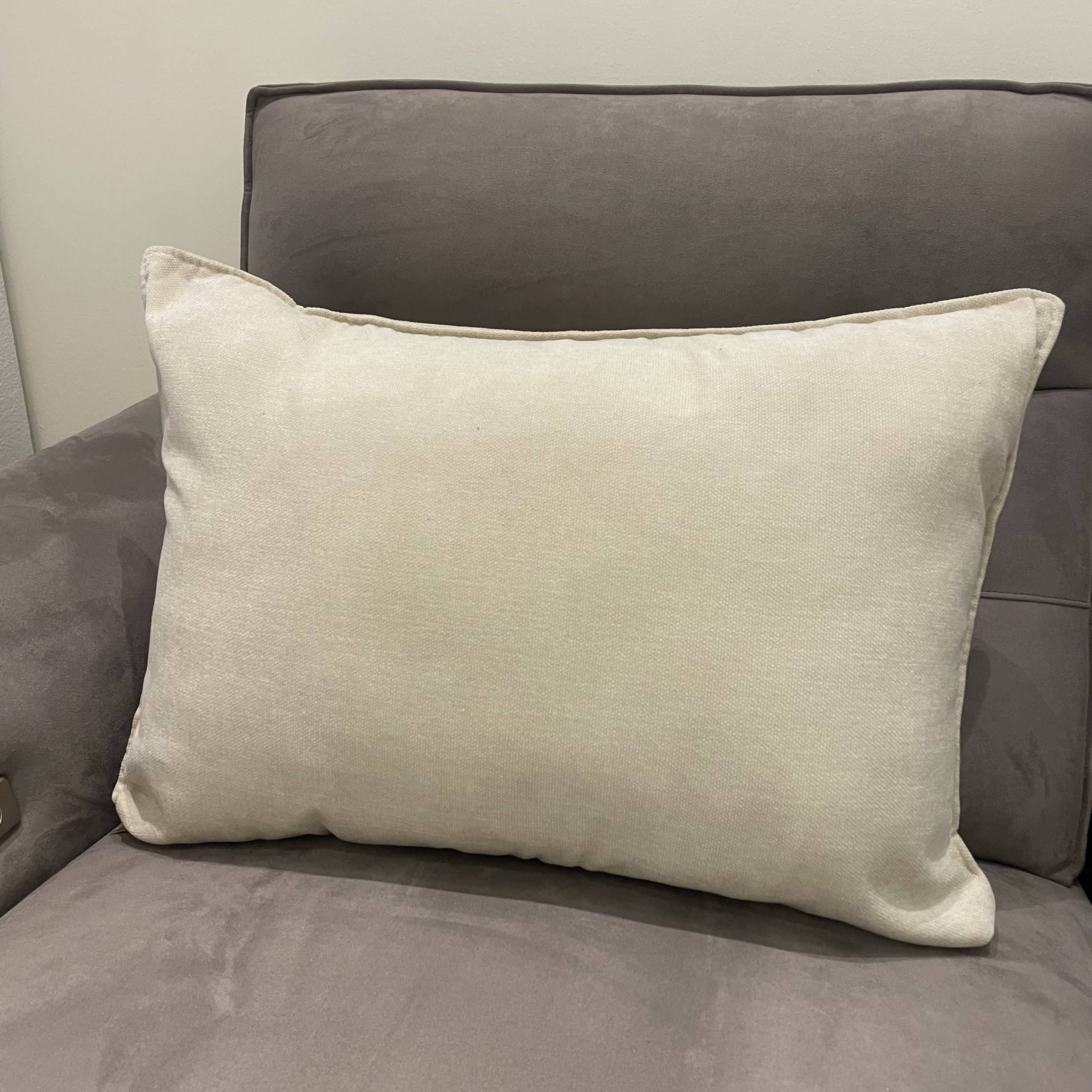 כרית נוי שמנת מלבנית 65/45 - אחרונה!