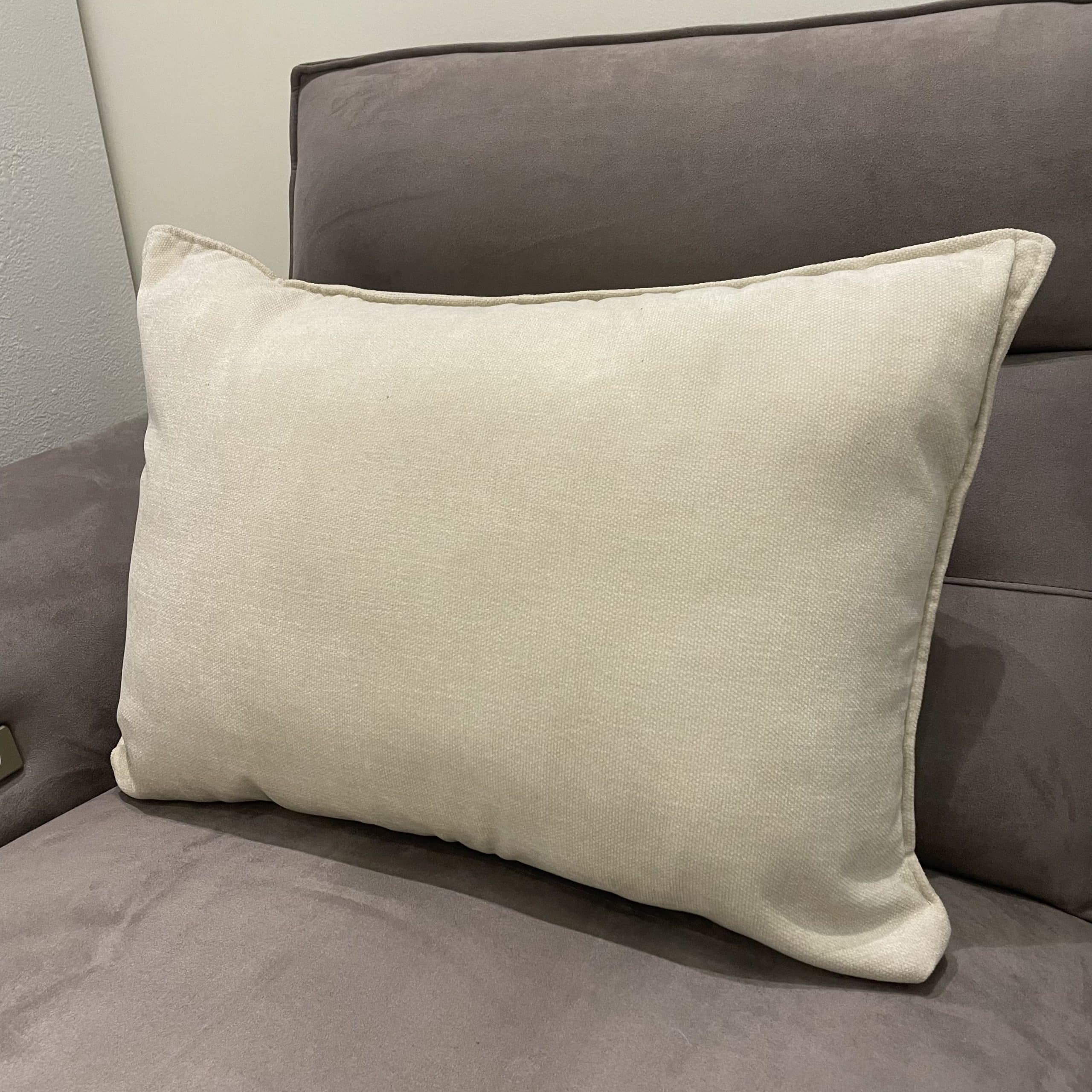 כרית נוי שמנת מלבנית 65/45 - אחרונה!