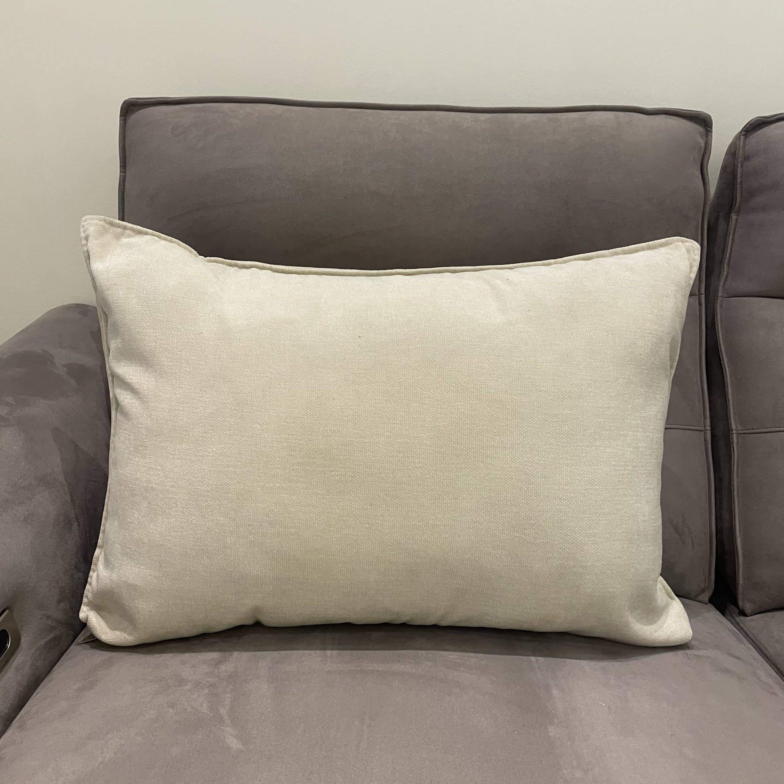 כרית נוי שמנת מלבנית 65/45 - אחרונה!