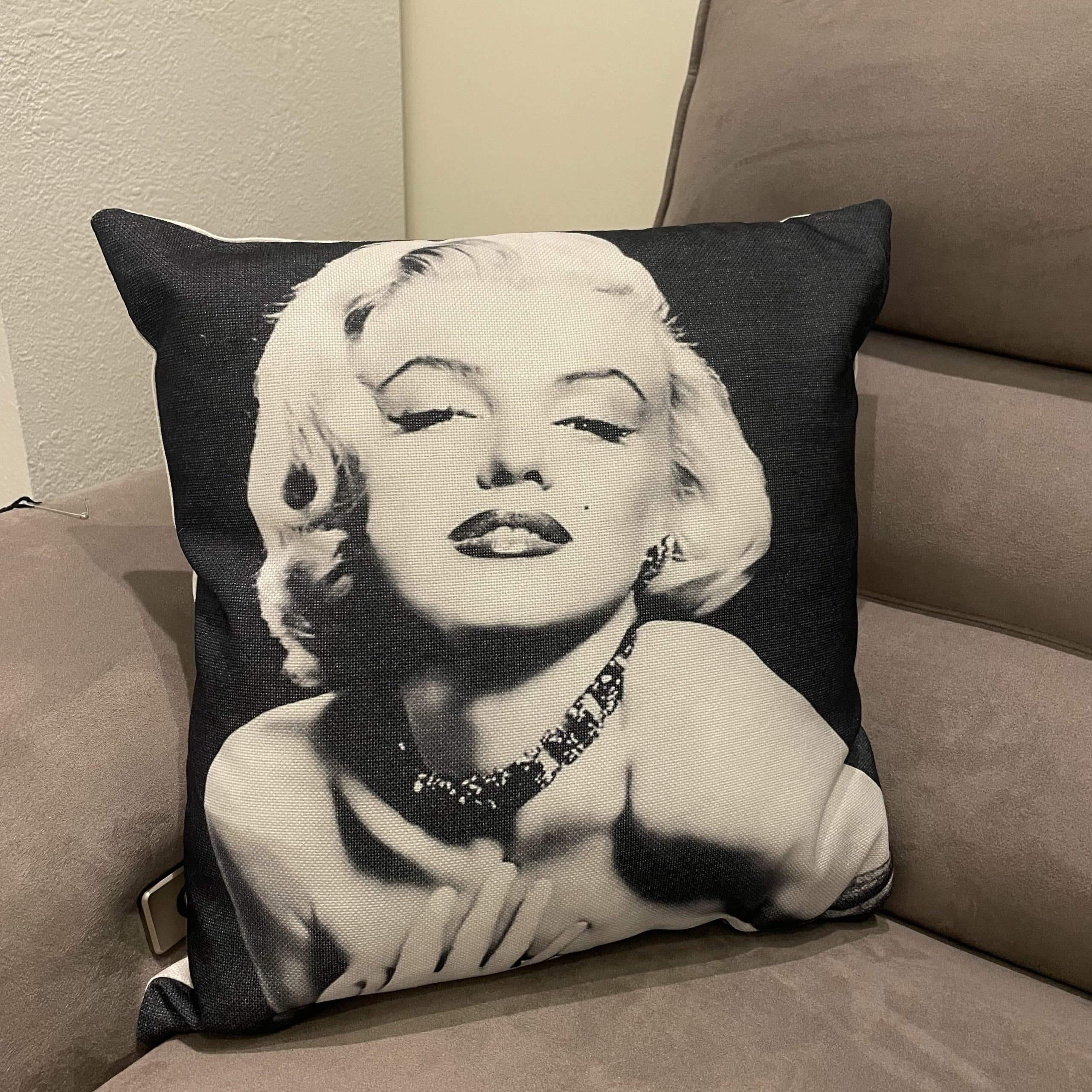 כרית מרובעת מרלין מונרו 40/40 - אחרונה!