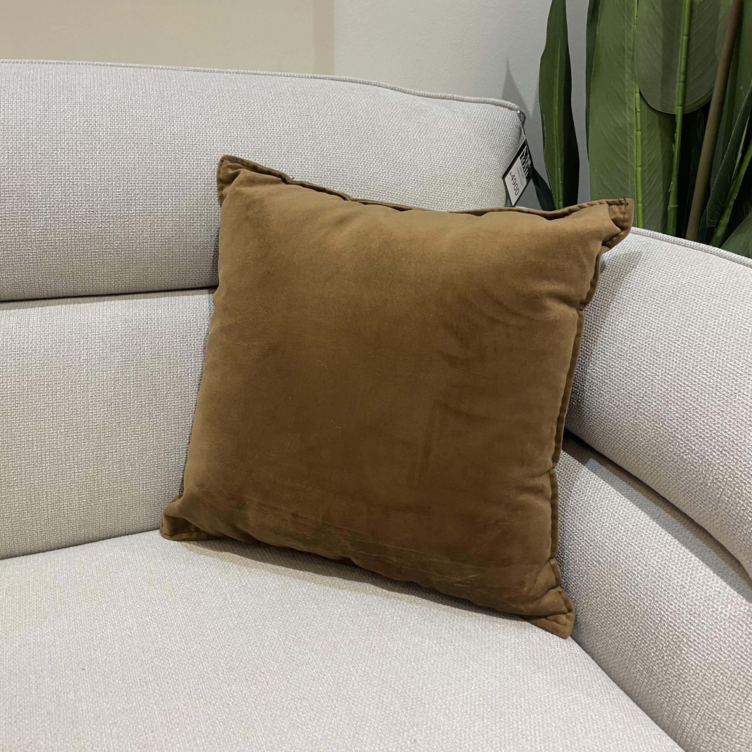 כרית נוי מרובעת קטיפה חומה 40/40 - אחרונה!