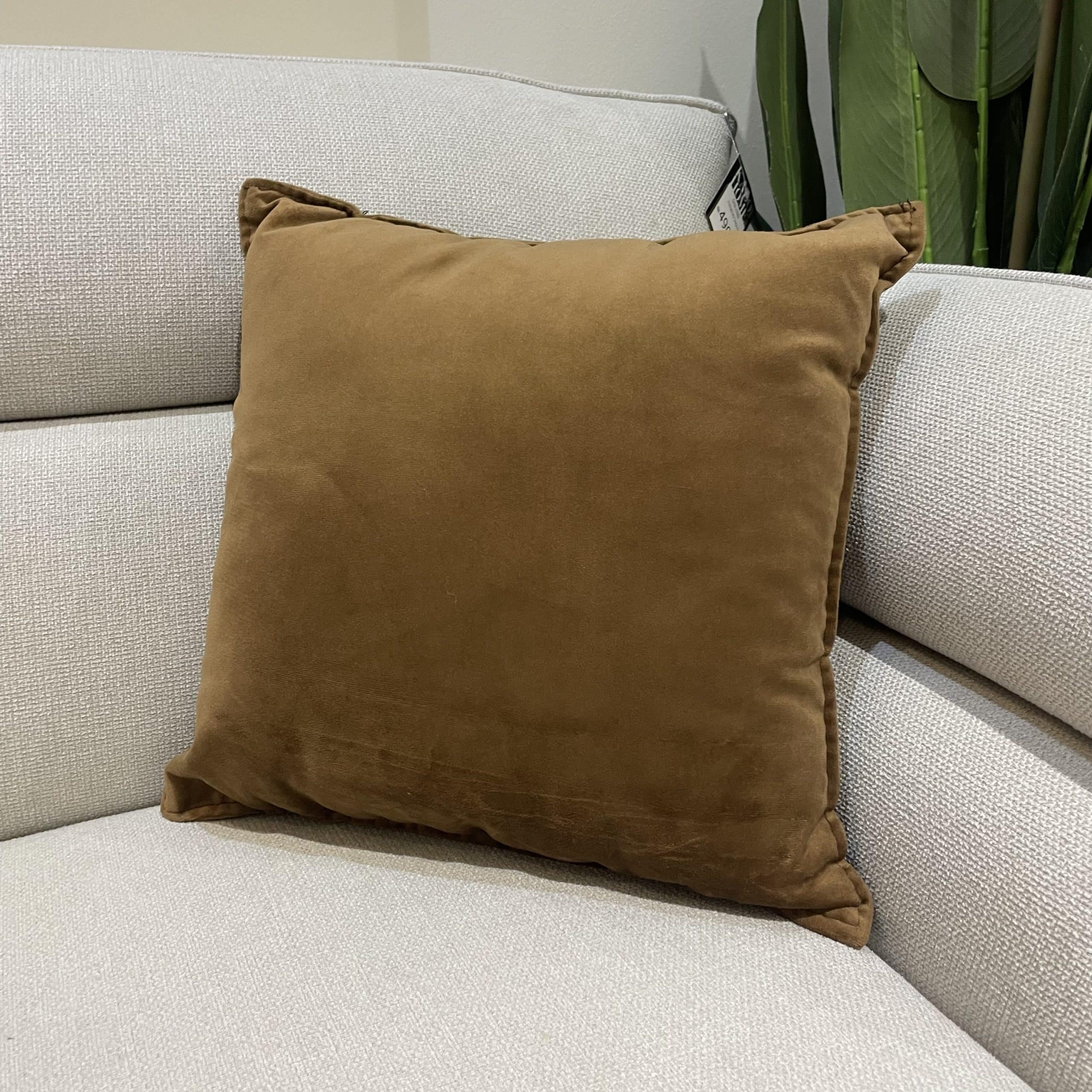 כרית נוי מרובעת קטיפה חומה 40/40 - אחרונה!