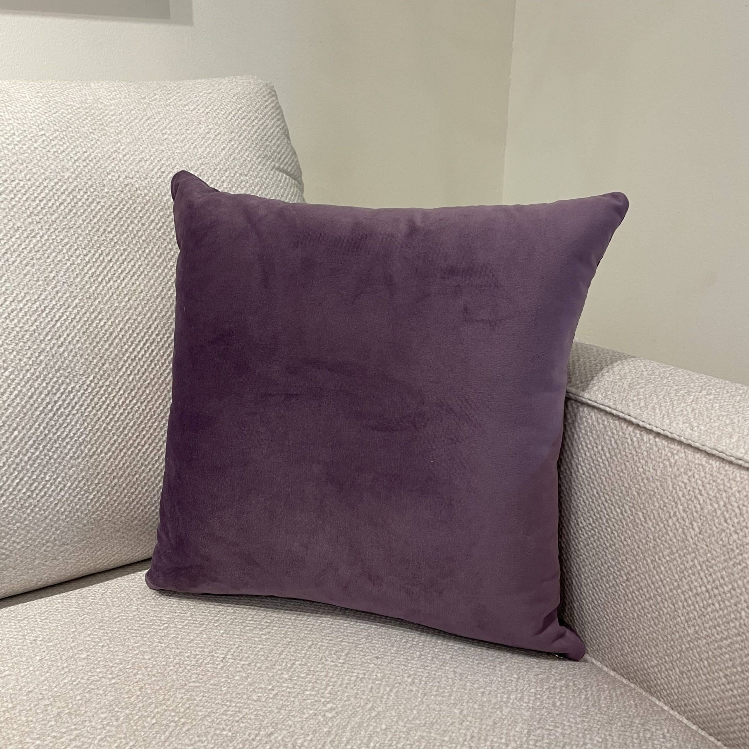 כרית נוי קטיפה סגולה 40/40 - אחרונה!