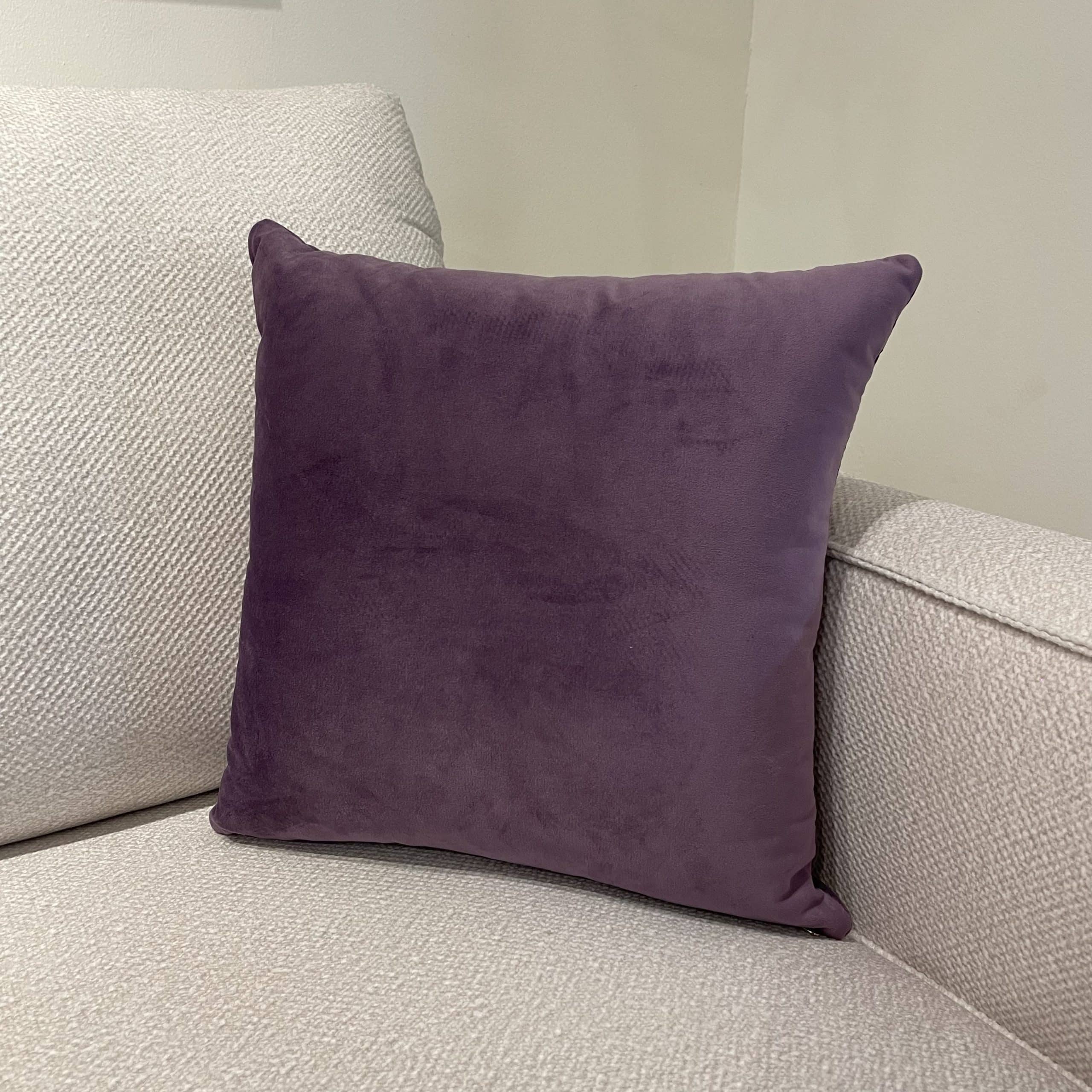 כרית נוי קטיפה סגולה 40/40 - אחרונה!