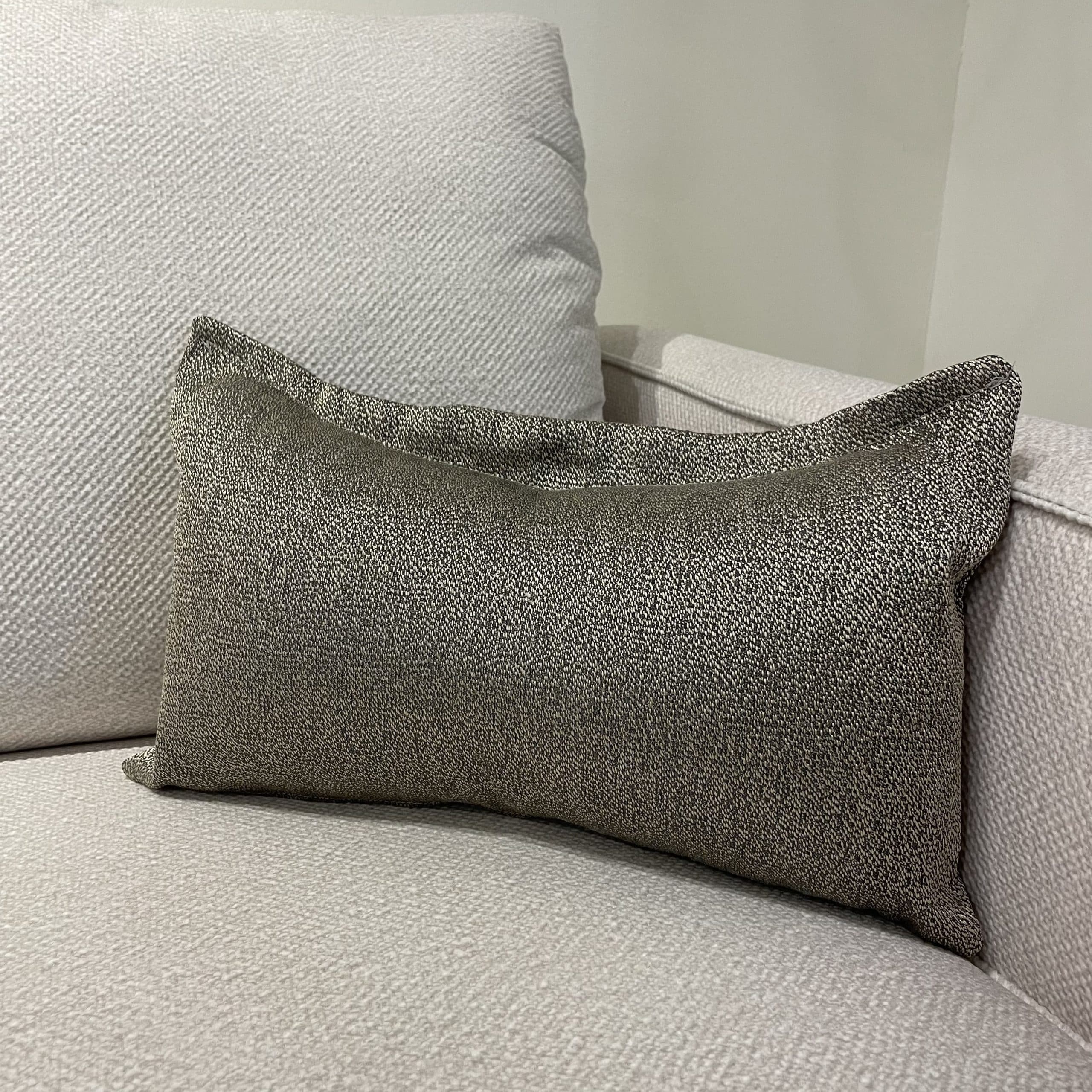 כרית נוי מלבנית דגם נצנץ 47/30 - חיסול אחרונה! כרית נוי מלבנית דגם נצנץ 47/30 - חיסול אחרונה!