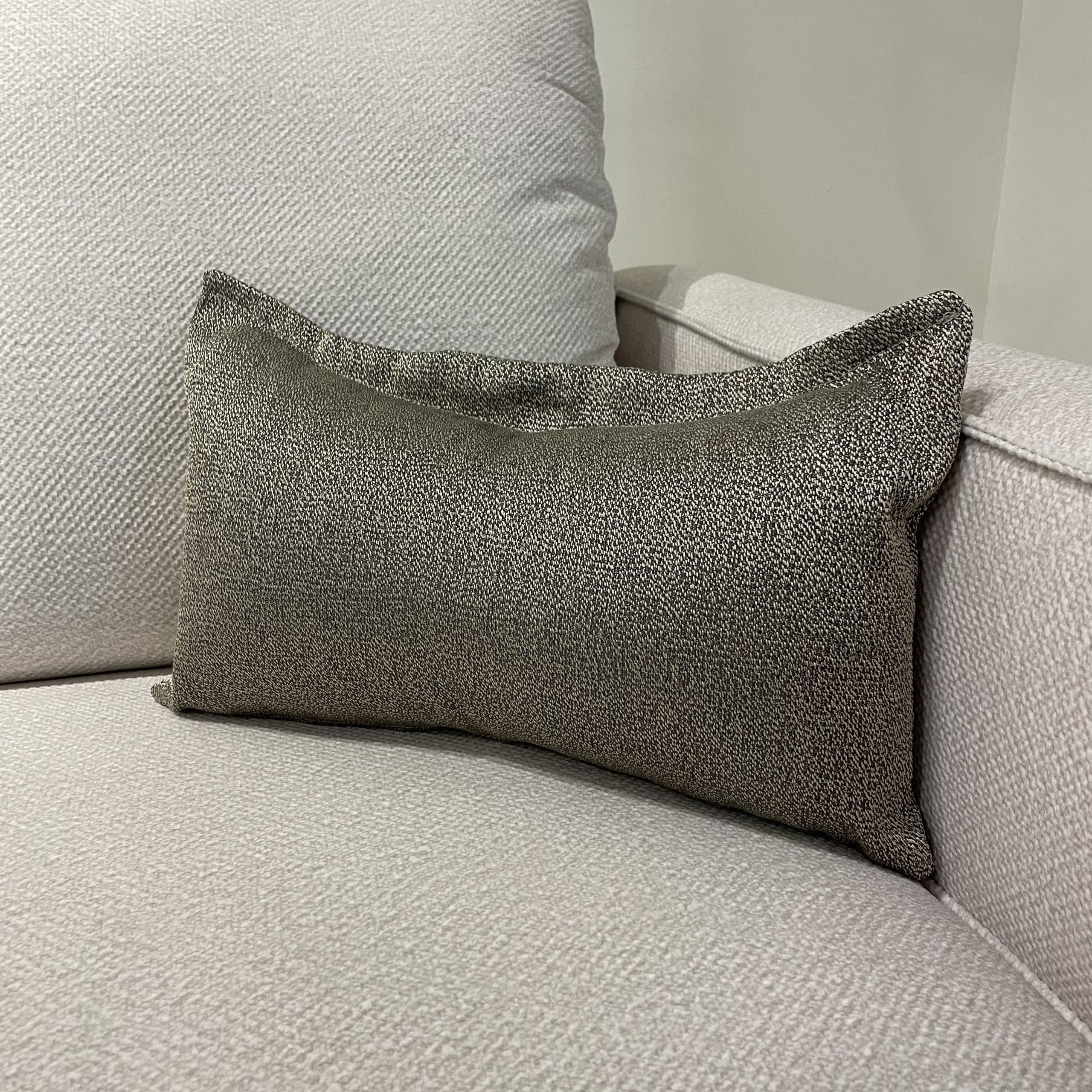 כרית נוי מלבנית דגם נצנץ 47/30 - חיסול אחרונה! כרית נוי מלבנית דגם נצנץ 47/30 - חיסול אחרונה!