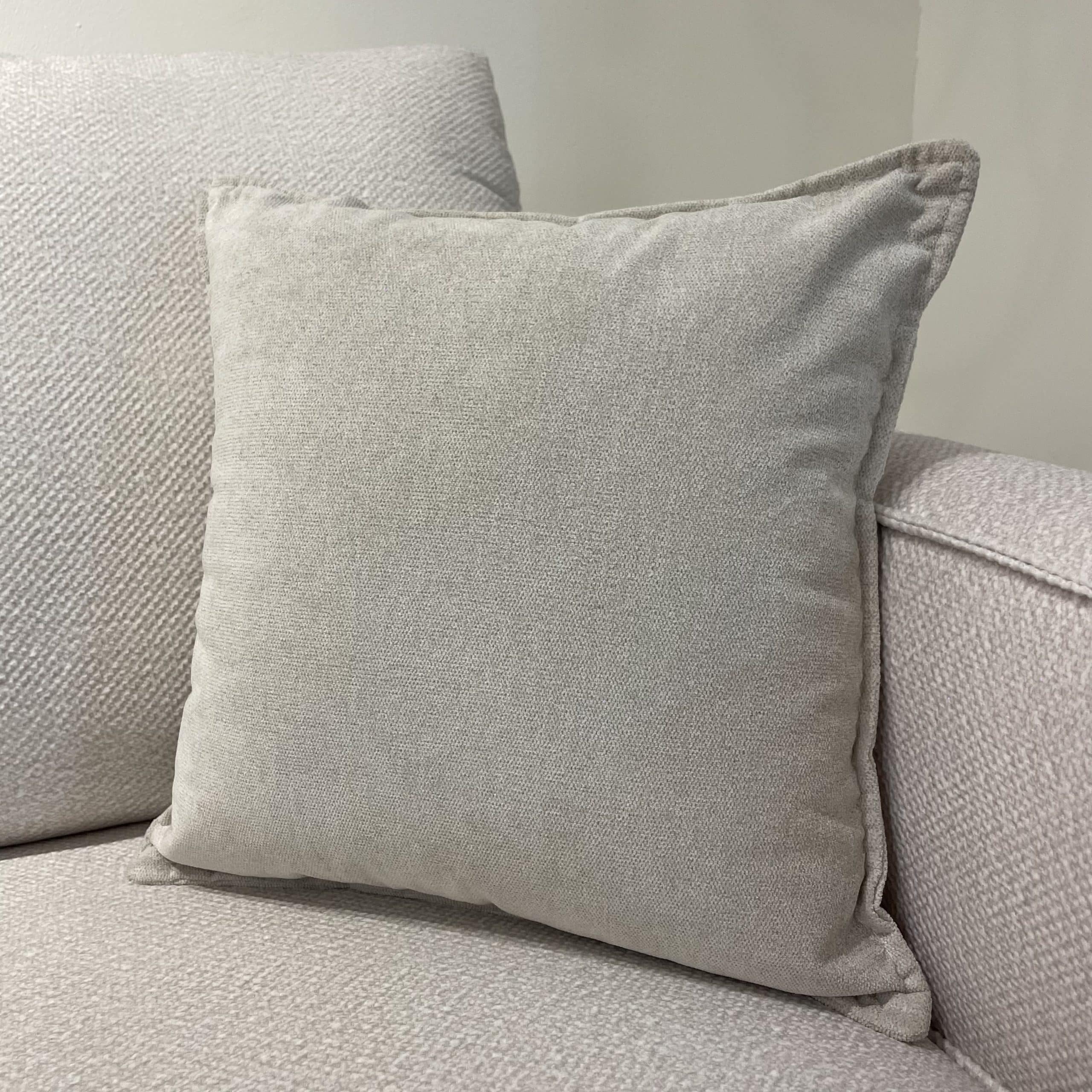 כרית נוי מרובעת בז שמנת 40/40 - אחרונה!