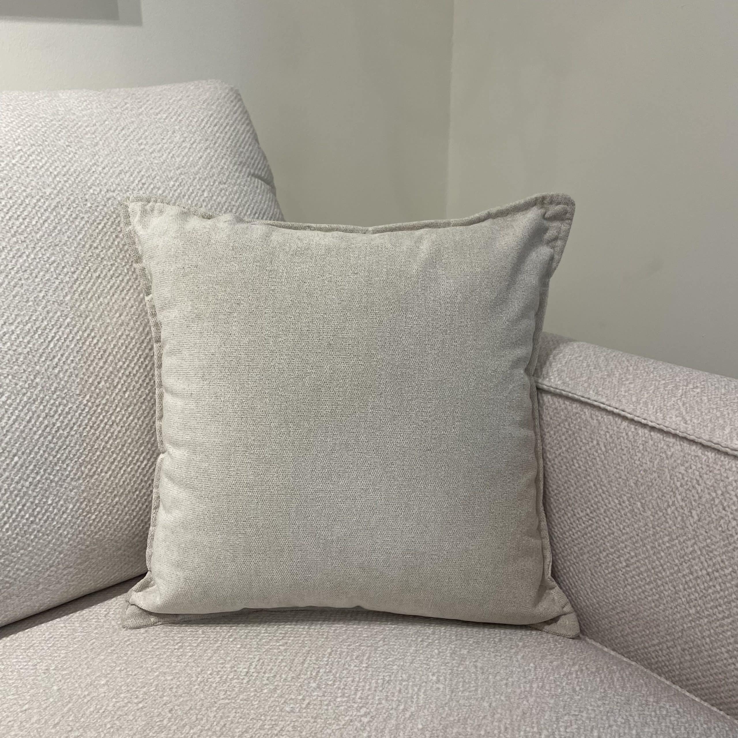 כרית נוי מרובעת בז שמנת 40/40 - אחרונה!