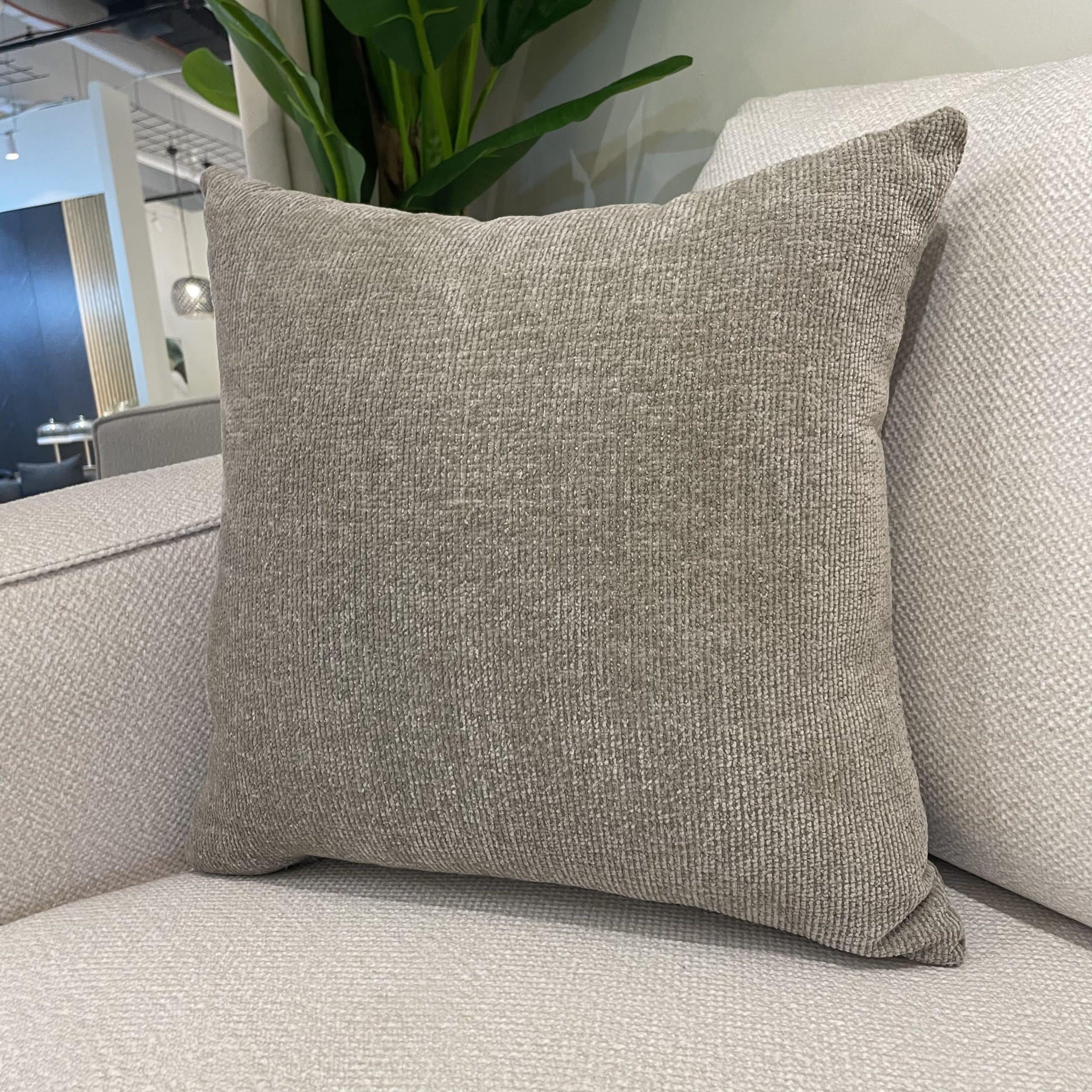 כרית נוי טקסטורה בז 50/50 - אחרונה! כרית נוי טקסטורה בז 50/50 - אחרונה!