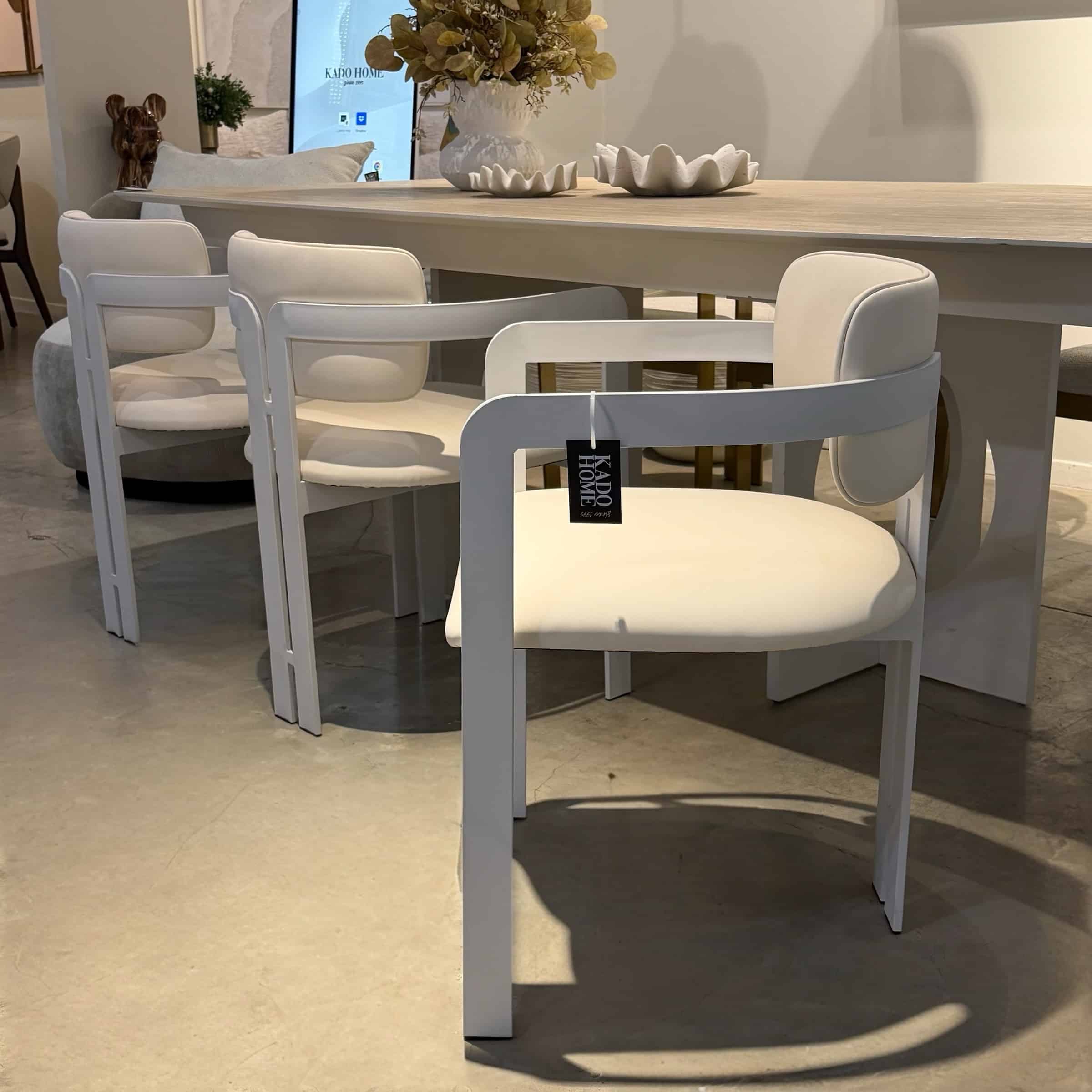 כסא מעוצב רגל שמנת בד דמוי עור שמנת דגם מנדי