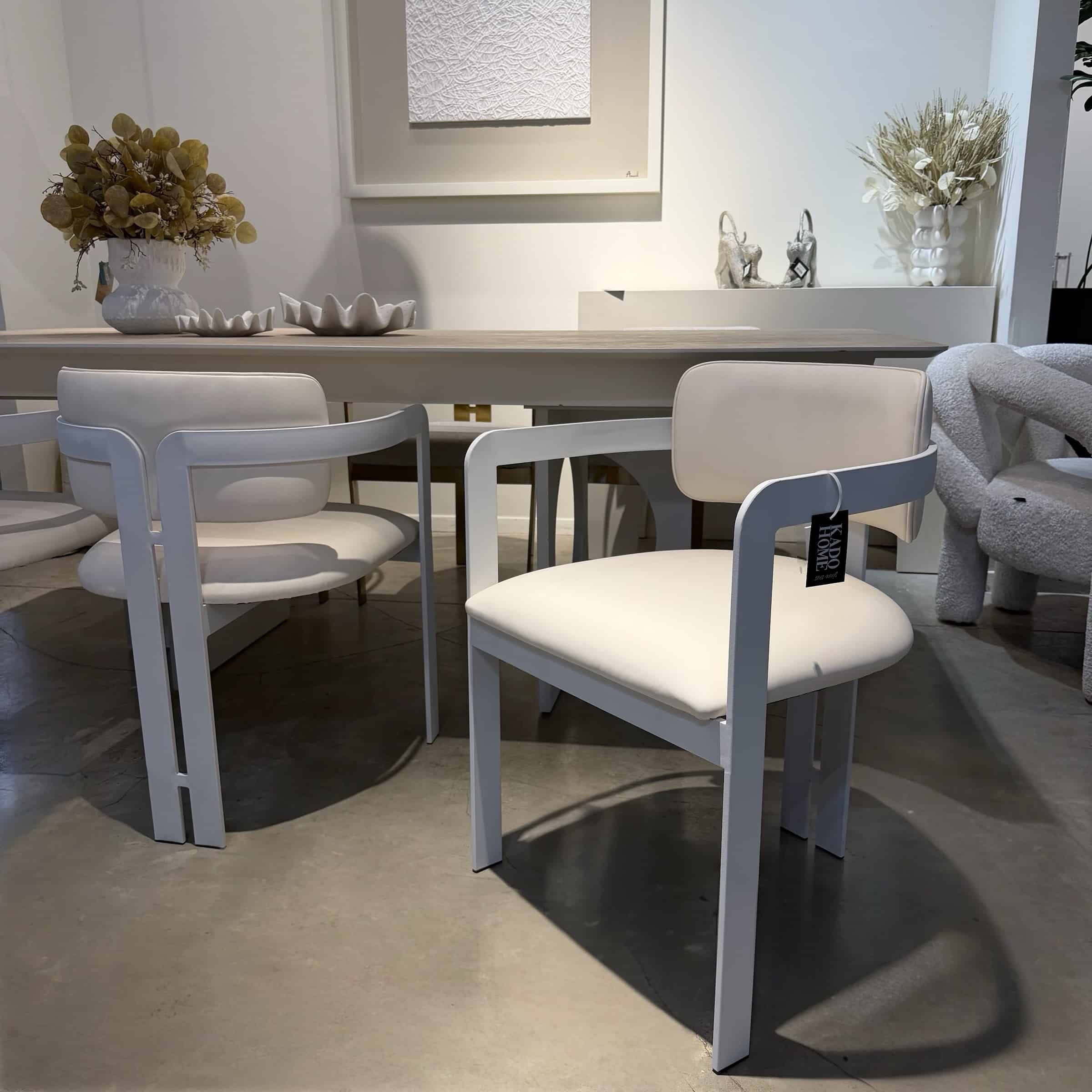 כסא מעוצב רגל שמנת בד דמוי עור שמנת דגם מנדי