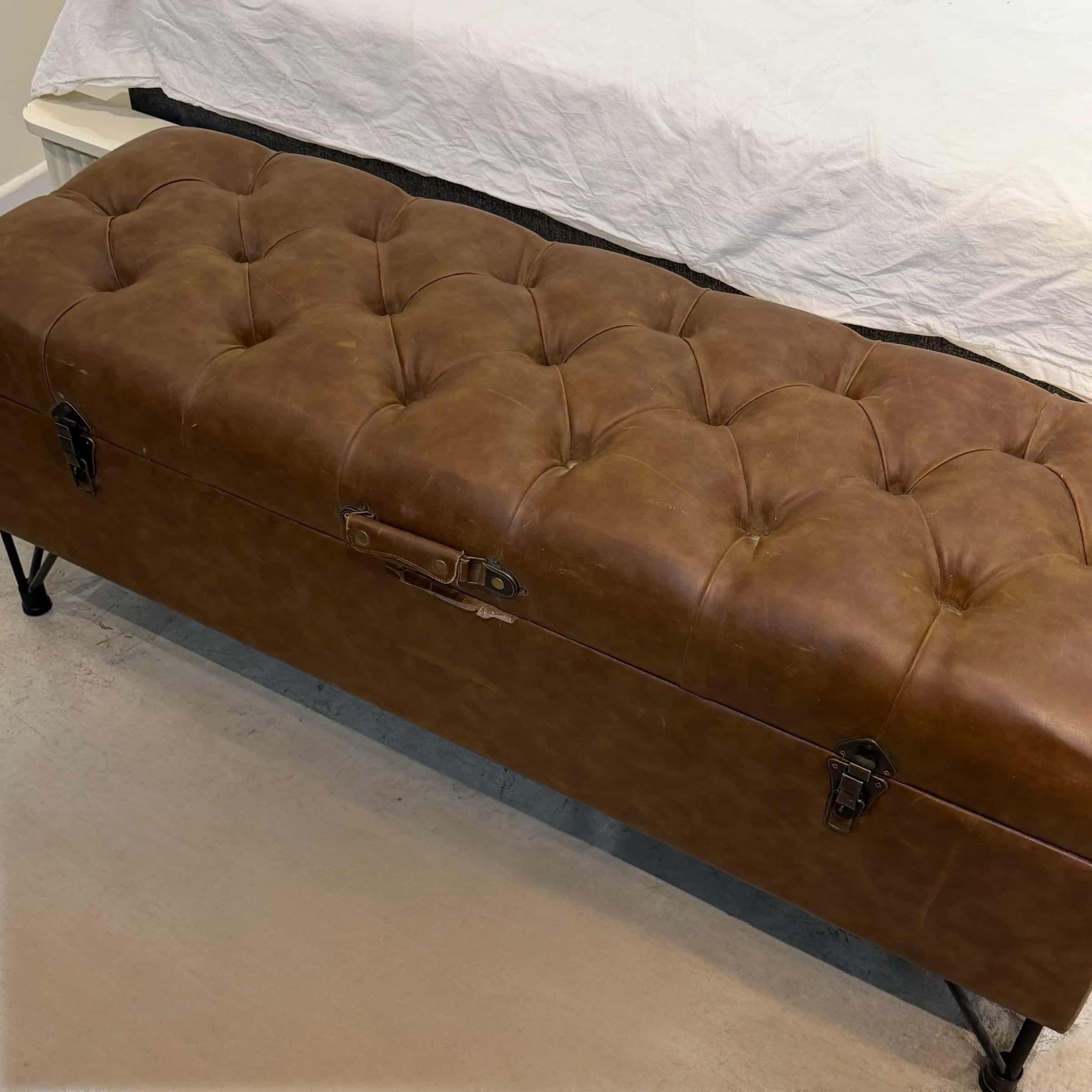 הדום קפיטונז דמוי עור חום גדול - חיסול אחרון מתצוגה!