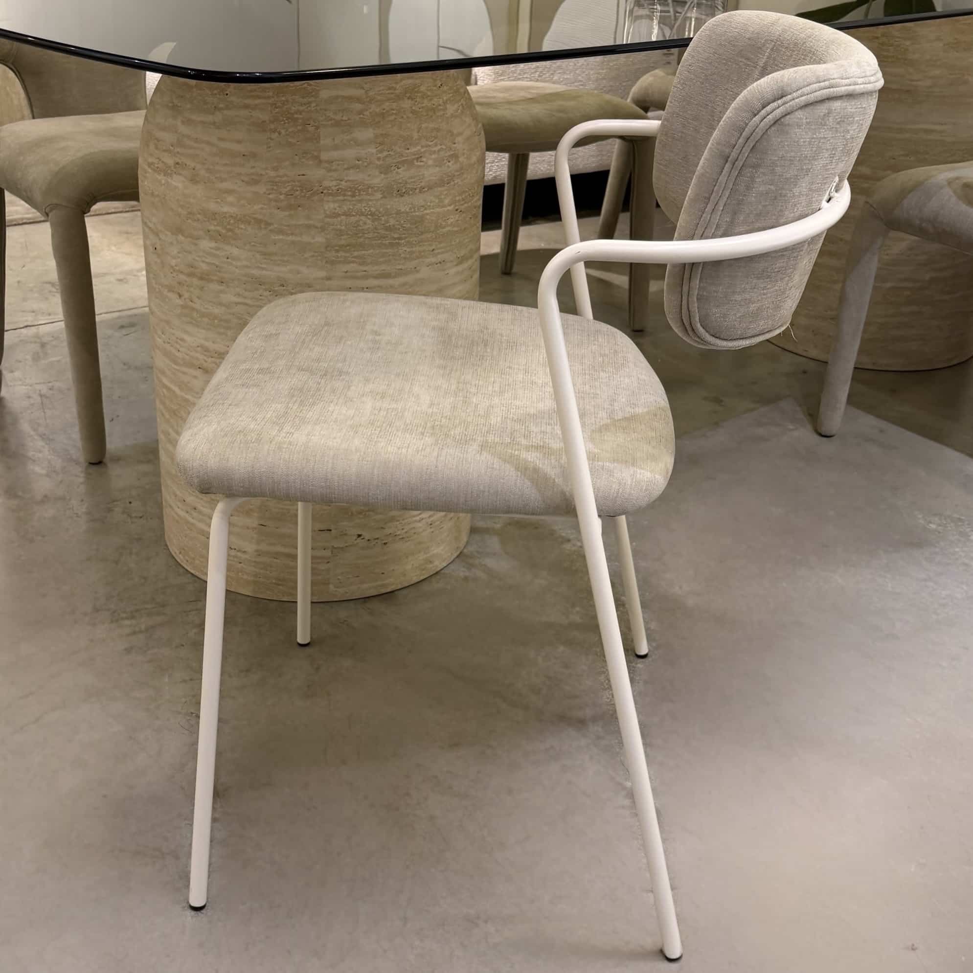 כיסא לוסיאן מעוצב אריג בז רגל שמנת דגם לוסי - SALE