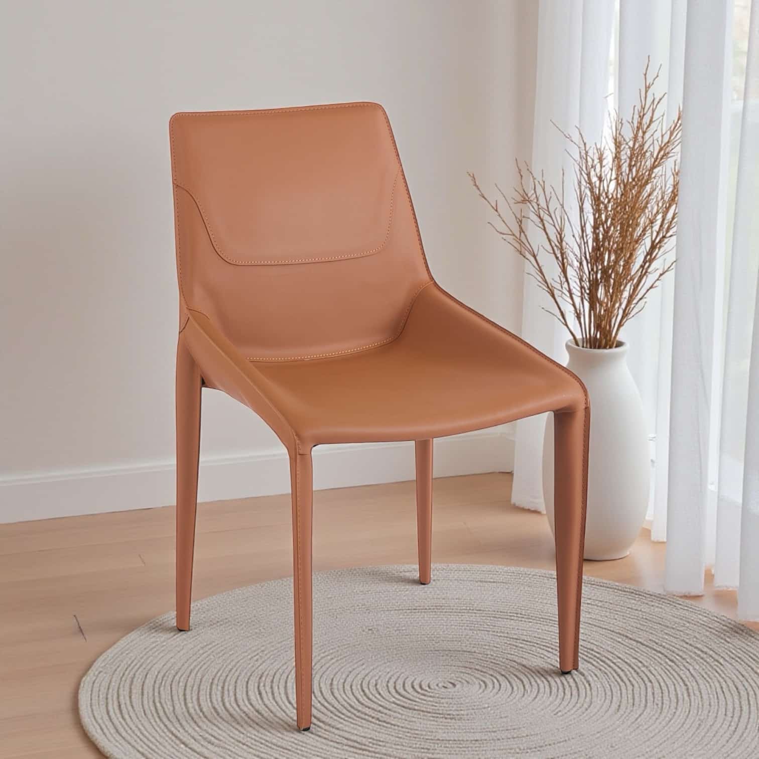 כיסא מעוצב דגם ליאנה דמוי עור חום כאמל | מכירה מוקדמת 02.26