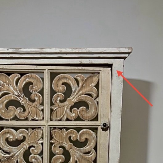 קומודה עץ מולבן עיטורים וינטאג׳ 66/40/115 פגמים קלים -חיסול מתצוגה!