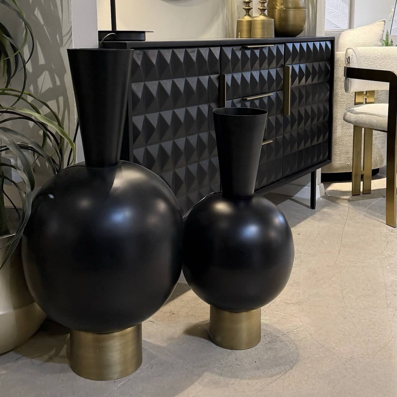 כד מתכת מעוצב דגם ראבי קונוס שחור | ניתן לבחור מבין הגדלים כד מתכת מעוצב דגם ראבי קונוס שחור | ניתן לבחור מבין הגדלים