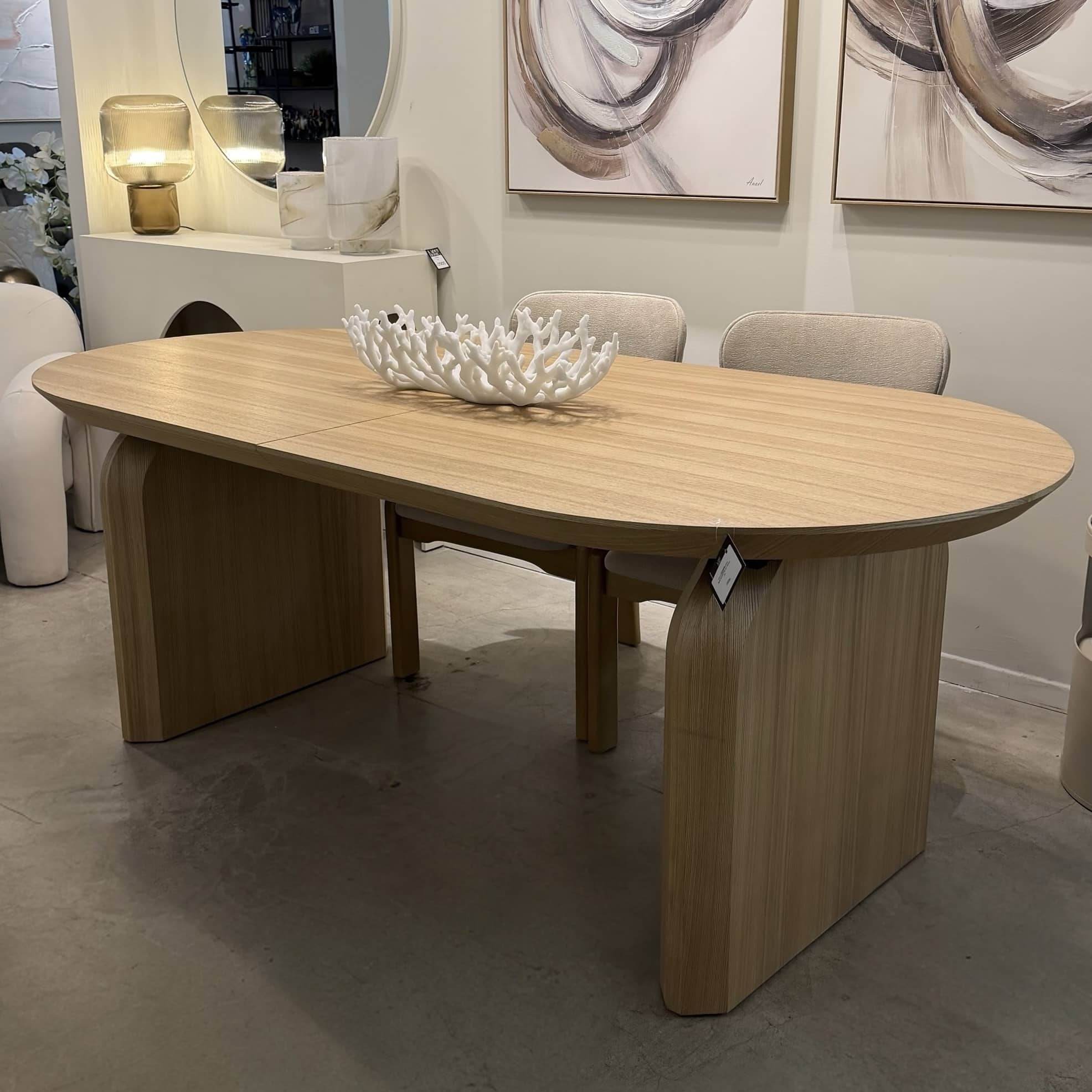 שולחן אוכל נורדיק מעוצב נפתח עץ טבעי דגם לוסי שולחן אוכל נורדיק מעוצב נפתח עץ טבעי דגם לוסי