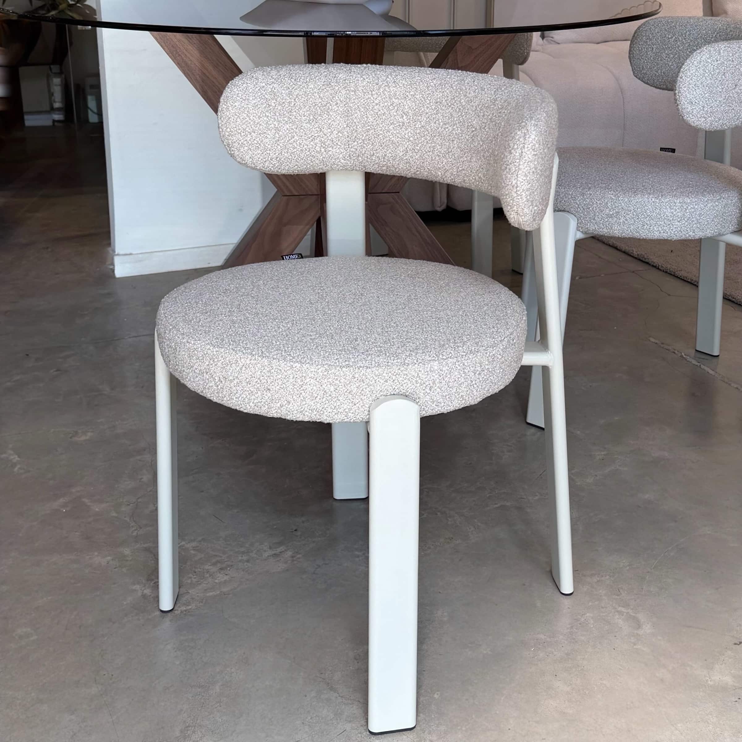 כיסא יוקרתי סטפאן אריג בז רגל מתכת שמנת דגם קליי