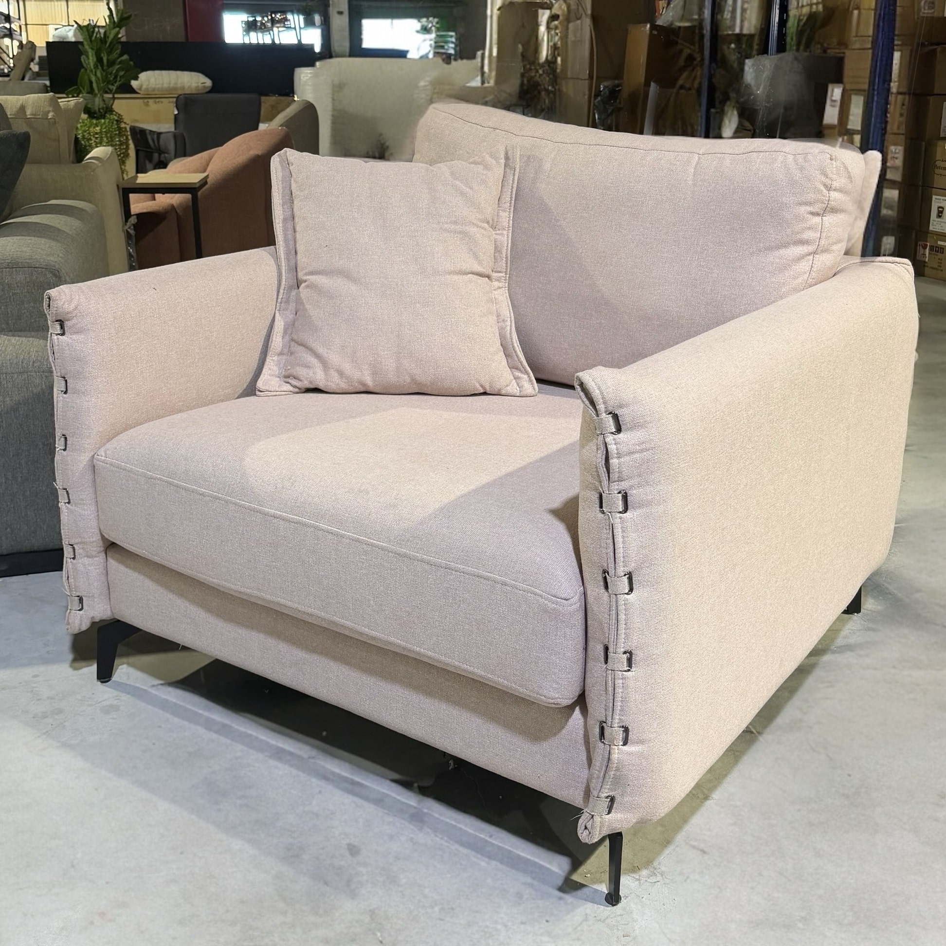 כורסא מעוצבת דגם לונה גוון ורוד - חיסול עודפים!