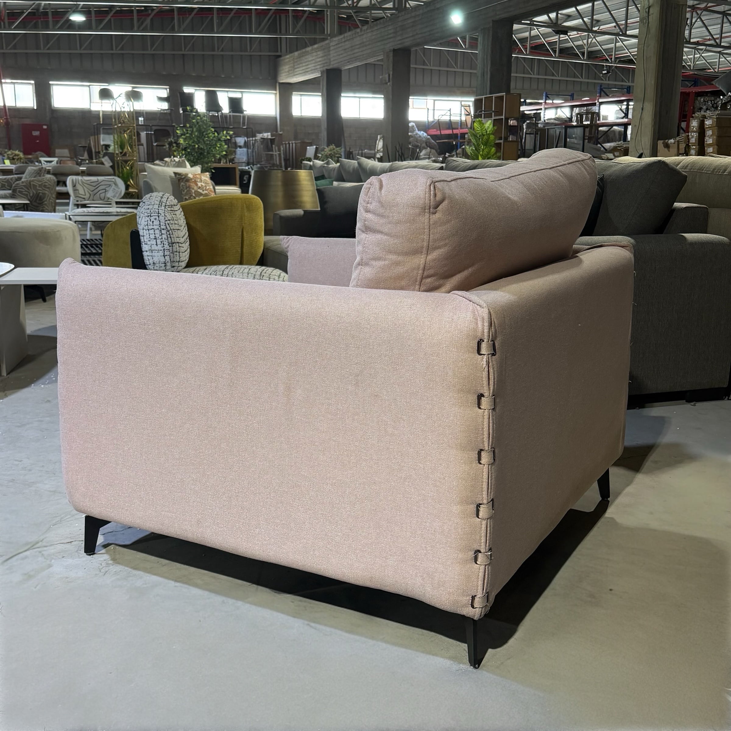 כורסא מעוצבת דגם לונה גוון ורוד - חיסול עודפים!