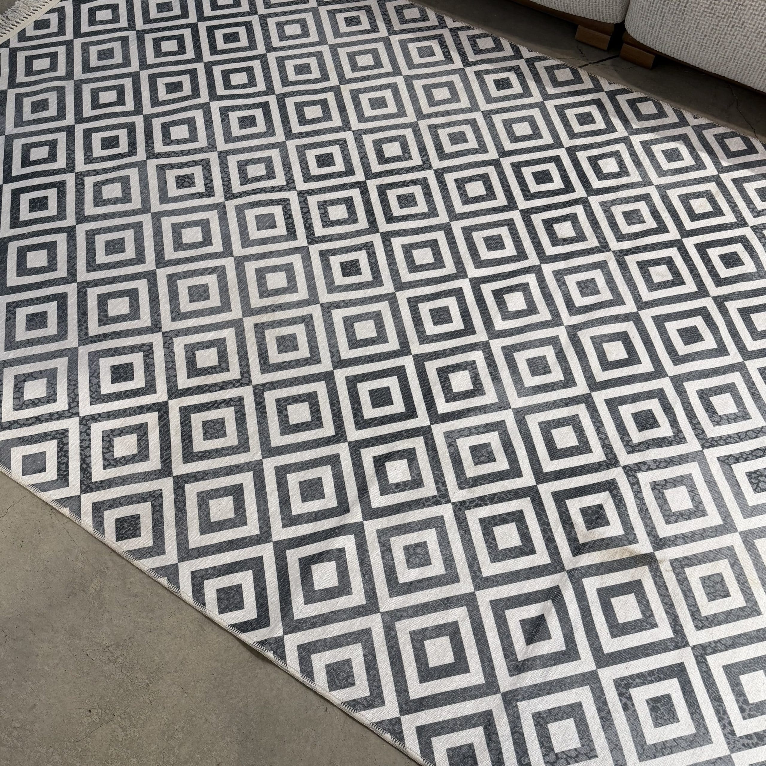 שטיח מעוצב דו צדדי ירוק אפור דגם סטון 155/230 אחרון חיסול! שטיח מעוצב דו צדדי ירוק אפור דגם סטון 155/230 אחרון חיסול!