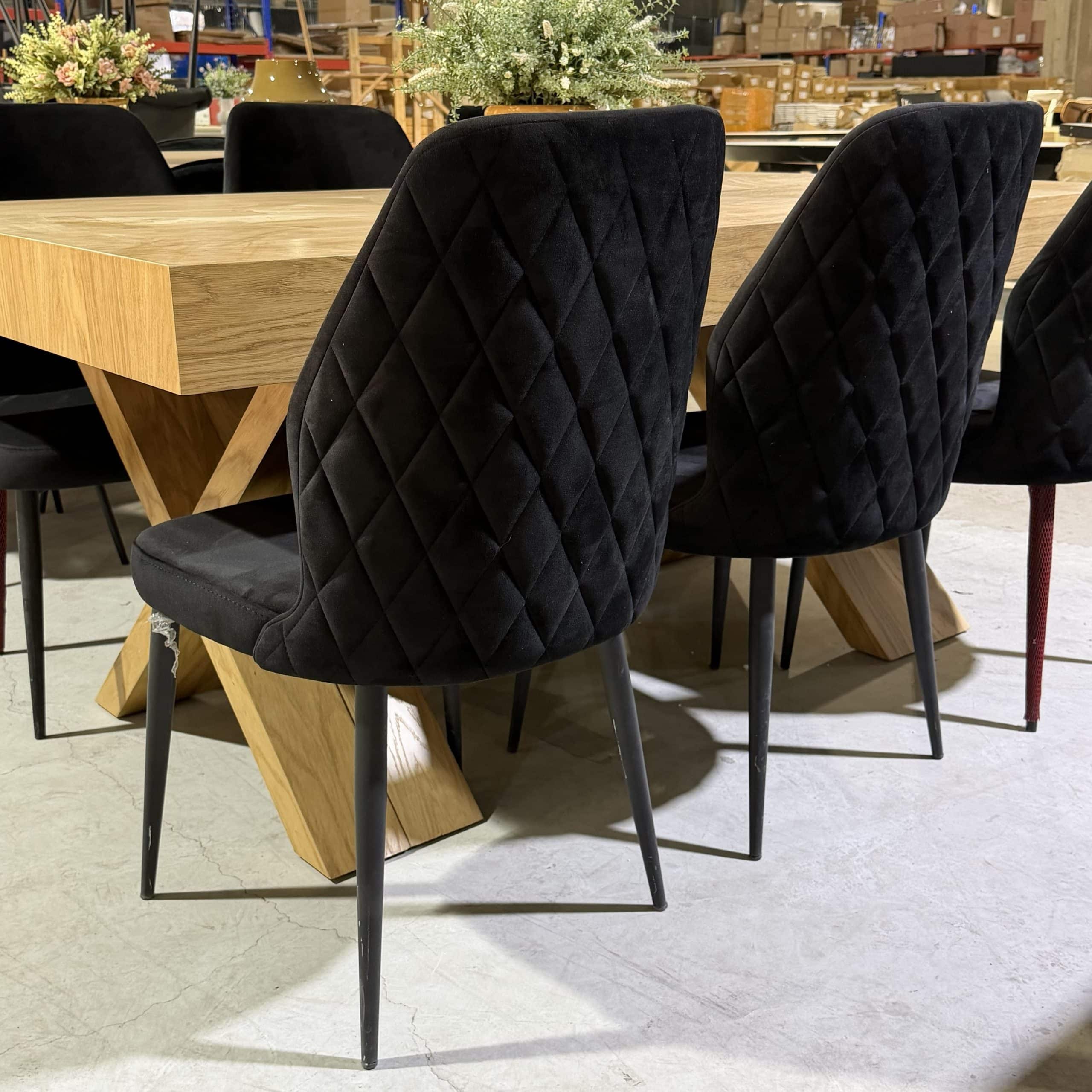 כיסא פינת אוכל מעוצב דגם פריז שחור קטיפה - חיסול!!