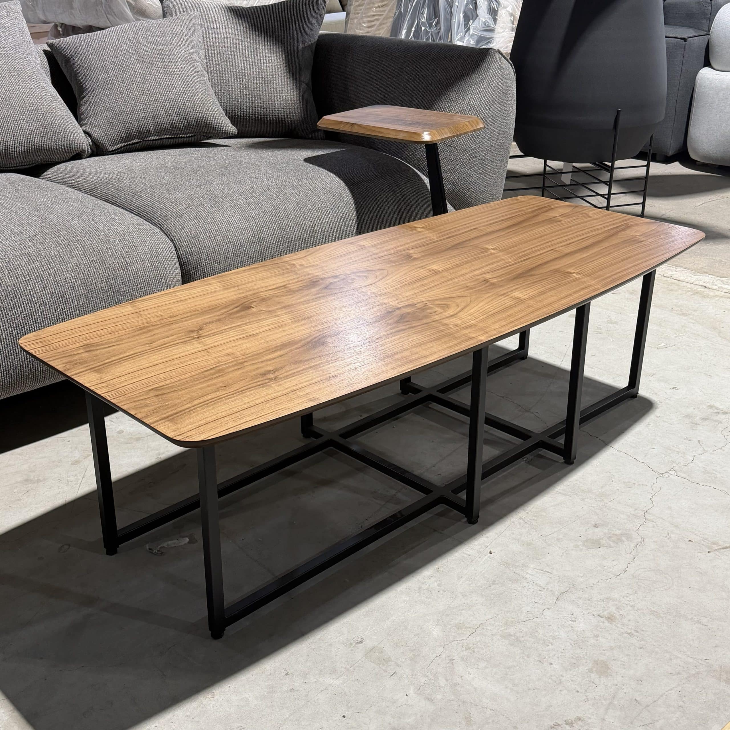 שולחן סלון מעוצב דגם בוסטון אגוז אמריקאי רגל שחורה - חיסול!!