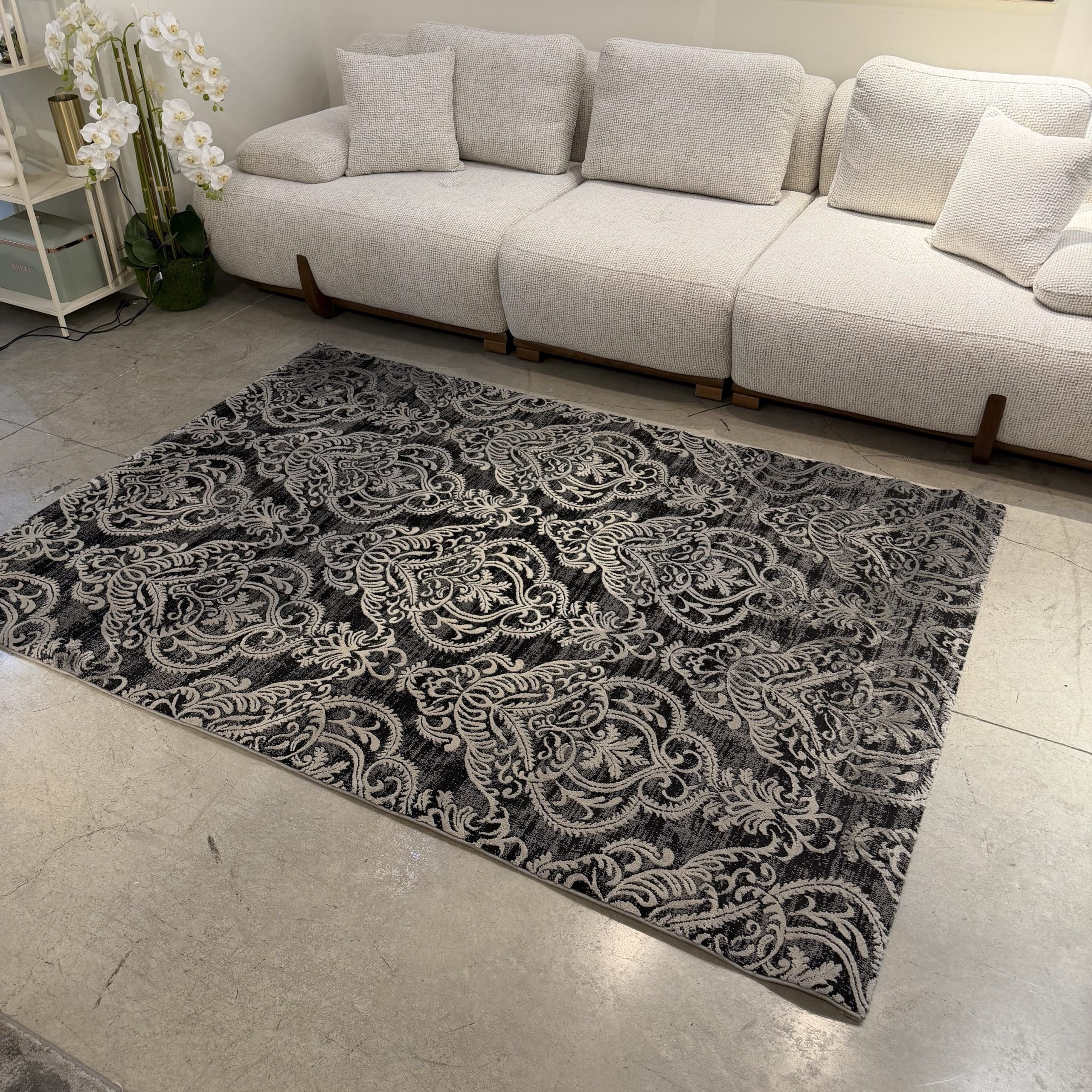 שטיח עיטורים שחור אפור 160/230 -אחרון בחיסול! שטיח עיטורים שחור אפור 160/230 -אחרון בחיסול!