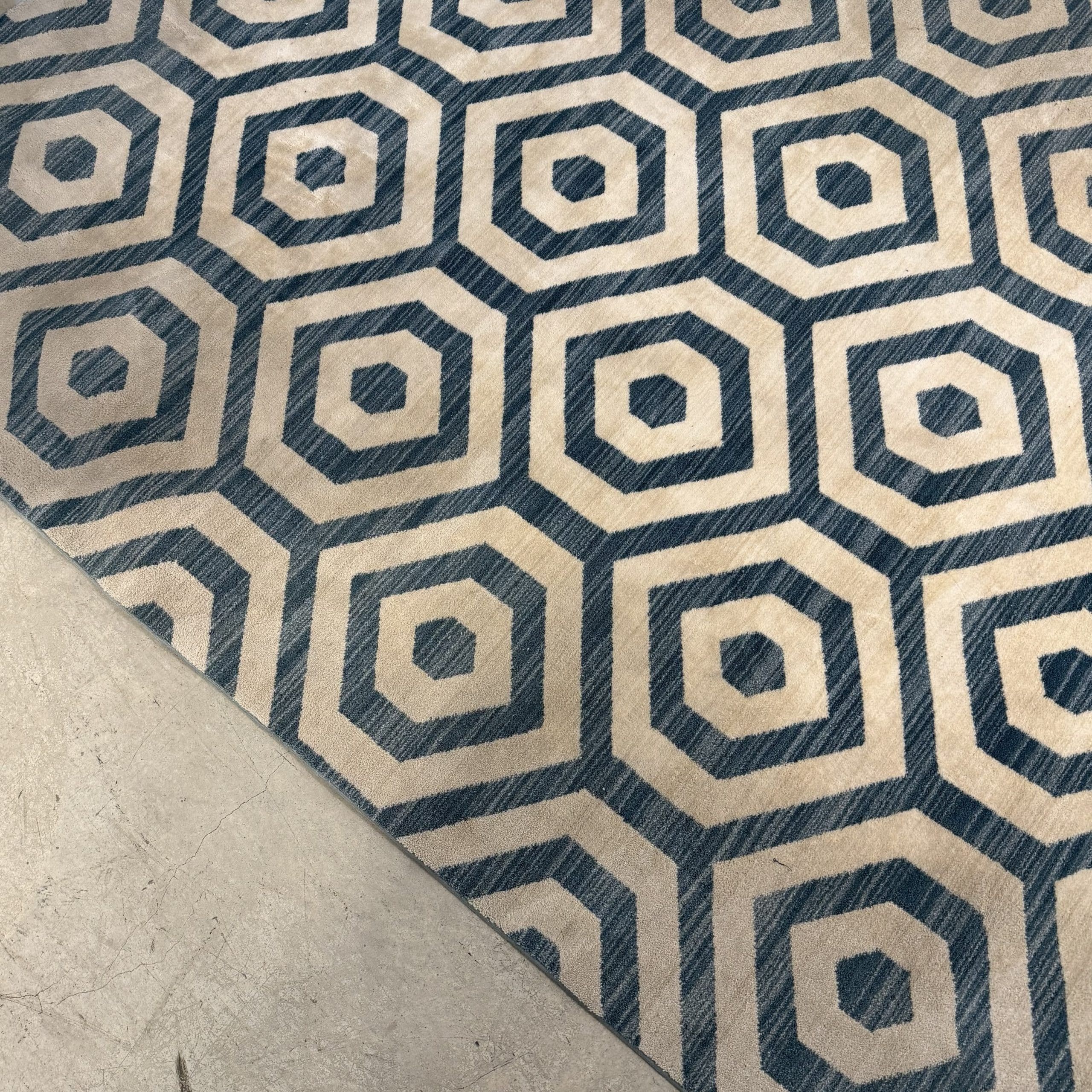 שטיח מעוצב מעויינים כחול שמנת דגם אריזונה - אחרונים! שטיח מעוצב מעויינים כחול שמנת דגם אריזונה - אחרונים!