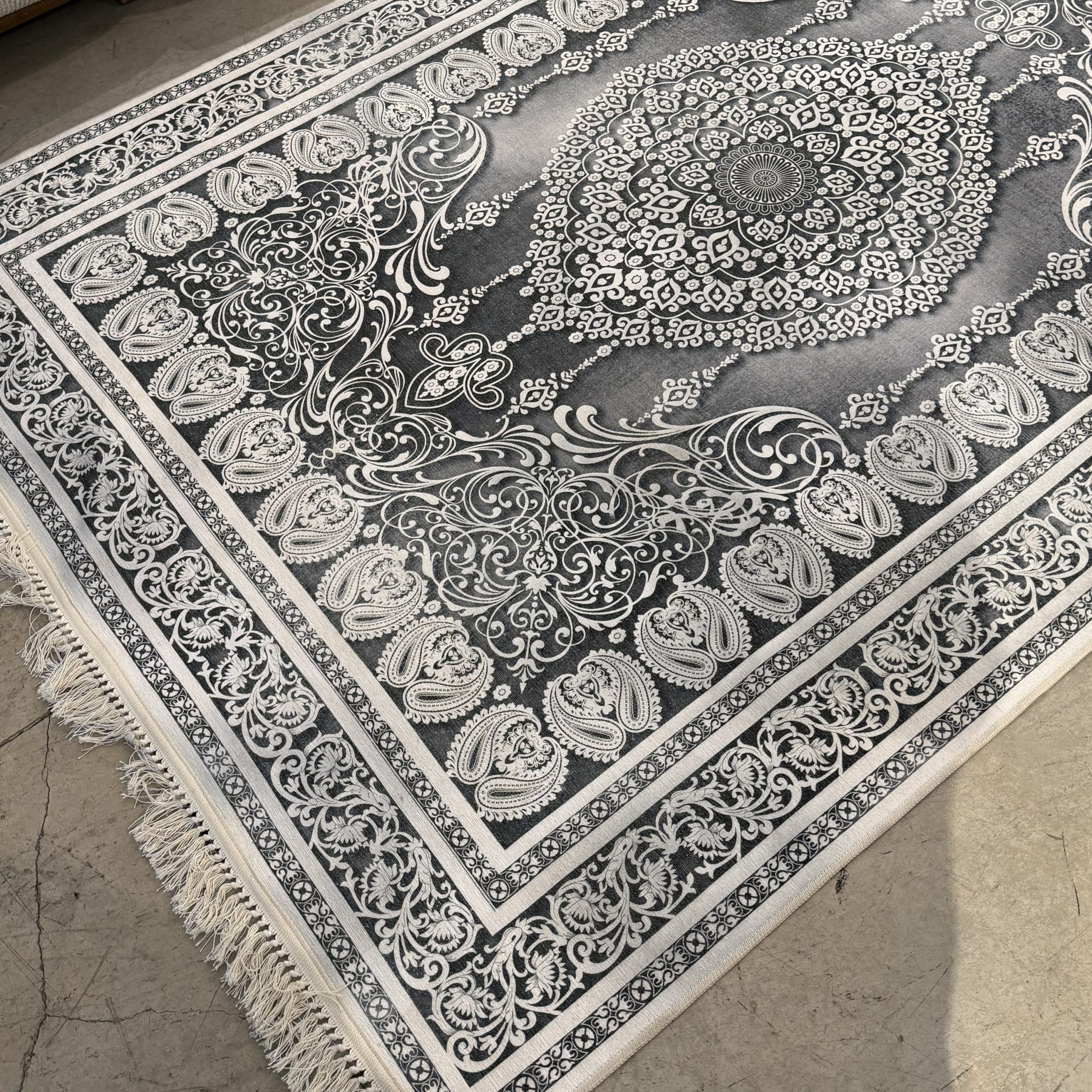 שטיח מעוצב דו צדדי ירוק אפור דגם סטון 155/230 אחרון חיסול! שטיח מעוצב דו צדדי ירוק אפור דגם סטון 155/230 אחרון חיסול!