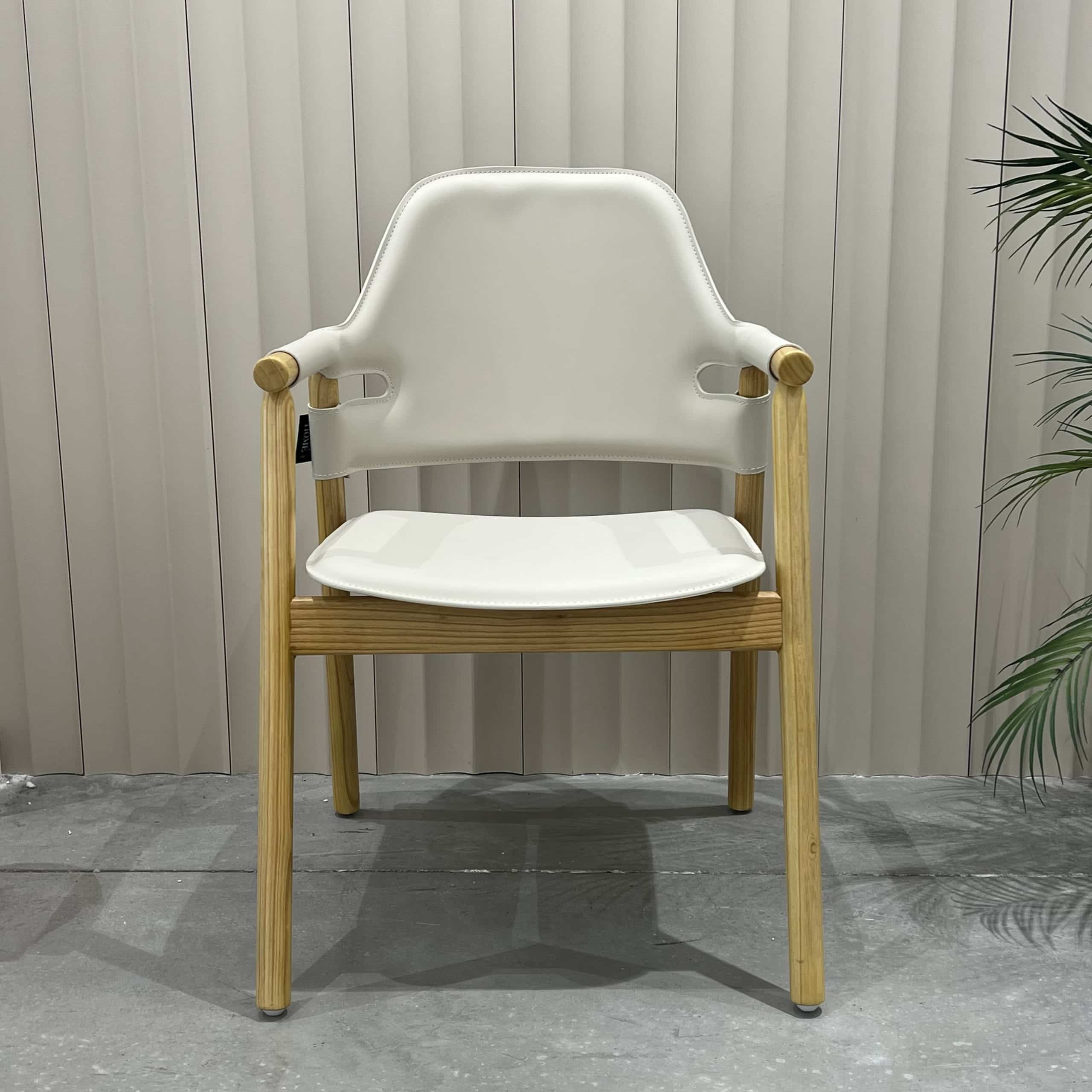 כיסא יוקרתי במבו דמוי עור אבן רגל עץ אלון דגם סופיטל - קולקציה חדשה!