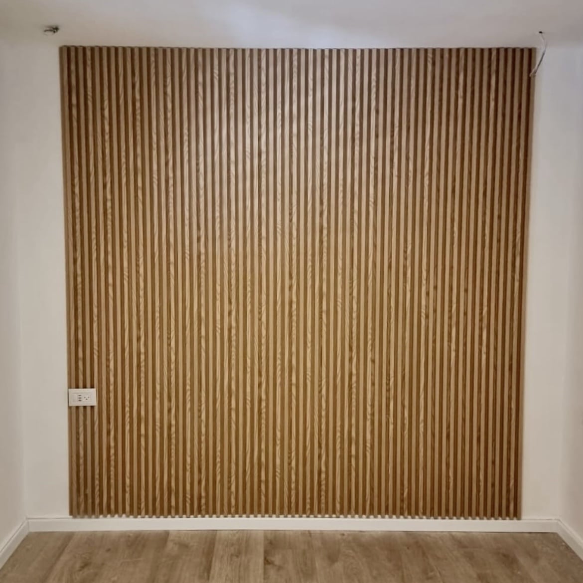 חיפוי קיר מודרני דגם קלאסי בגוון אלון 17/290 - חדש!