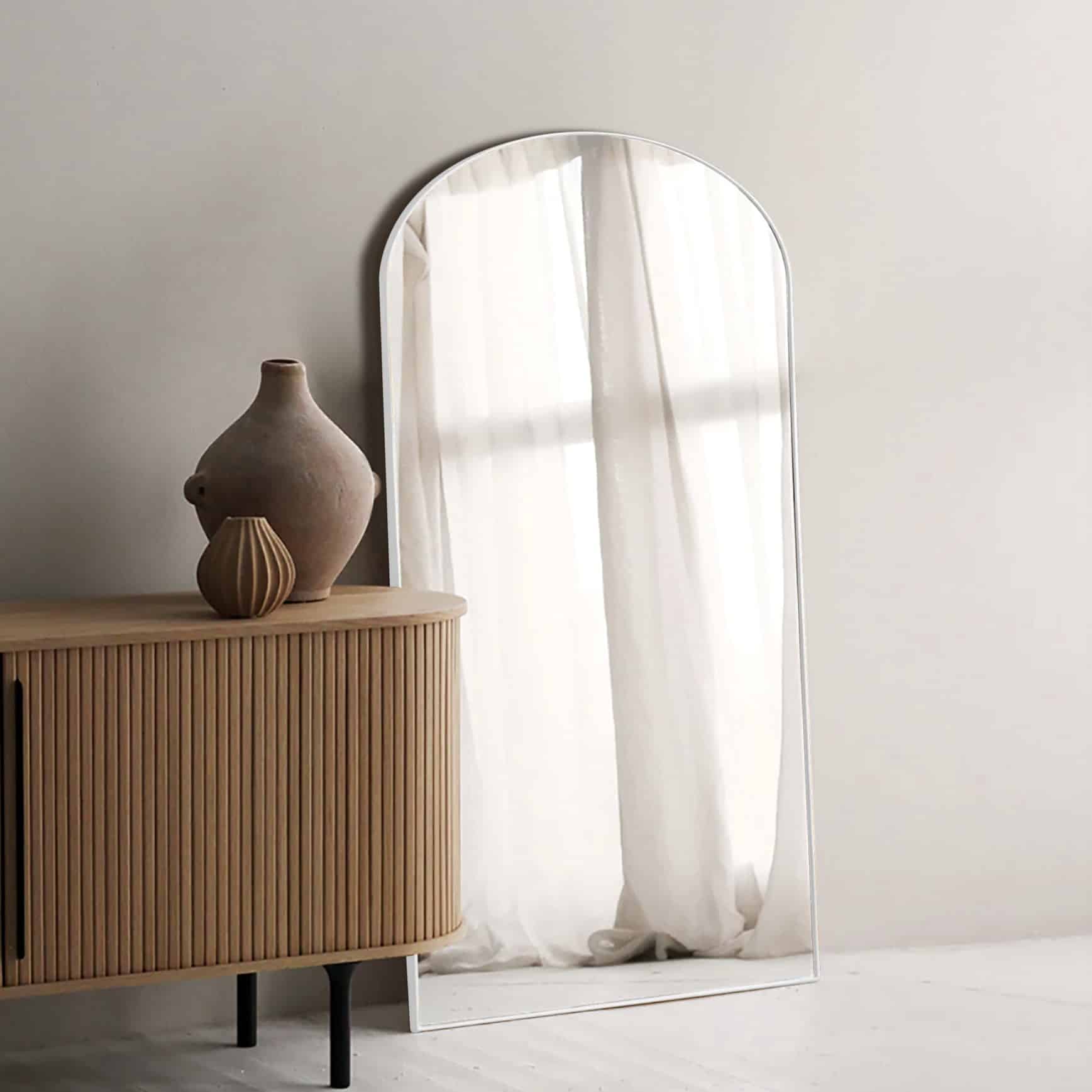 מראת גוף חצי מעוגלת רחבה מסגרת לבנה 180/80 דגם שחם