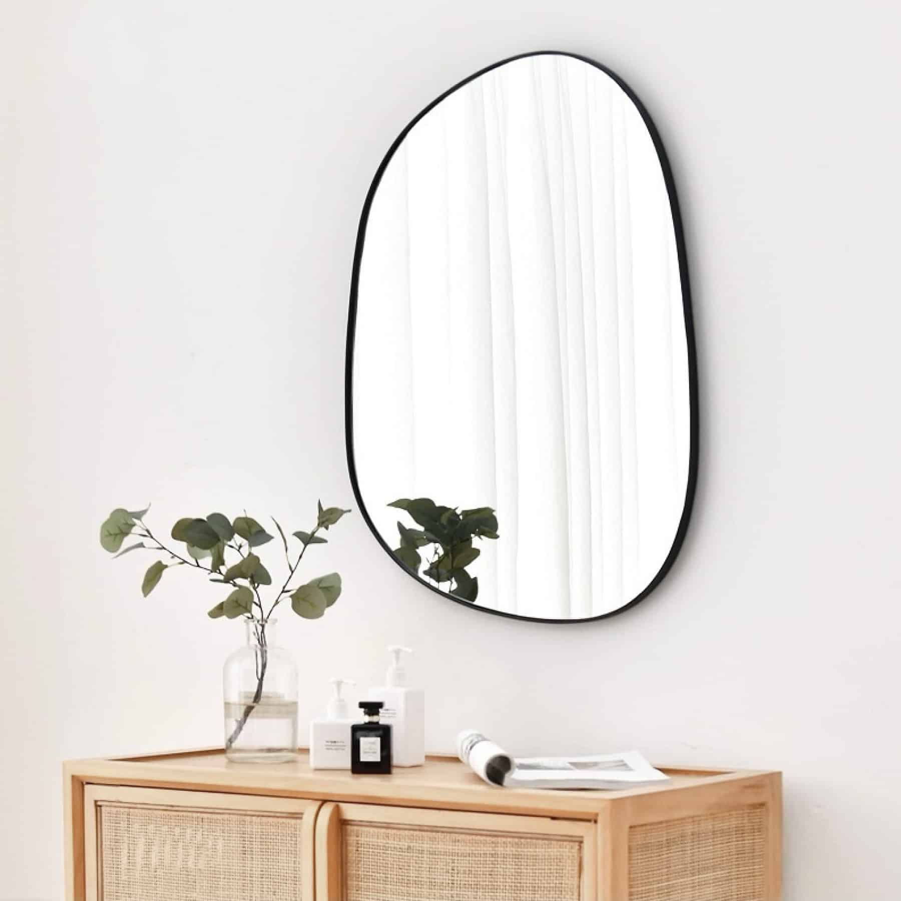 מראה אמורפית טרפז מעוגל מסגרת שחורה 88/55 דגם שחם מראה אמורפית טרפז מעוגל מסגרת שחורה 88/55 דגם שחם