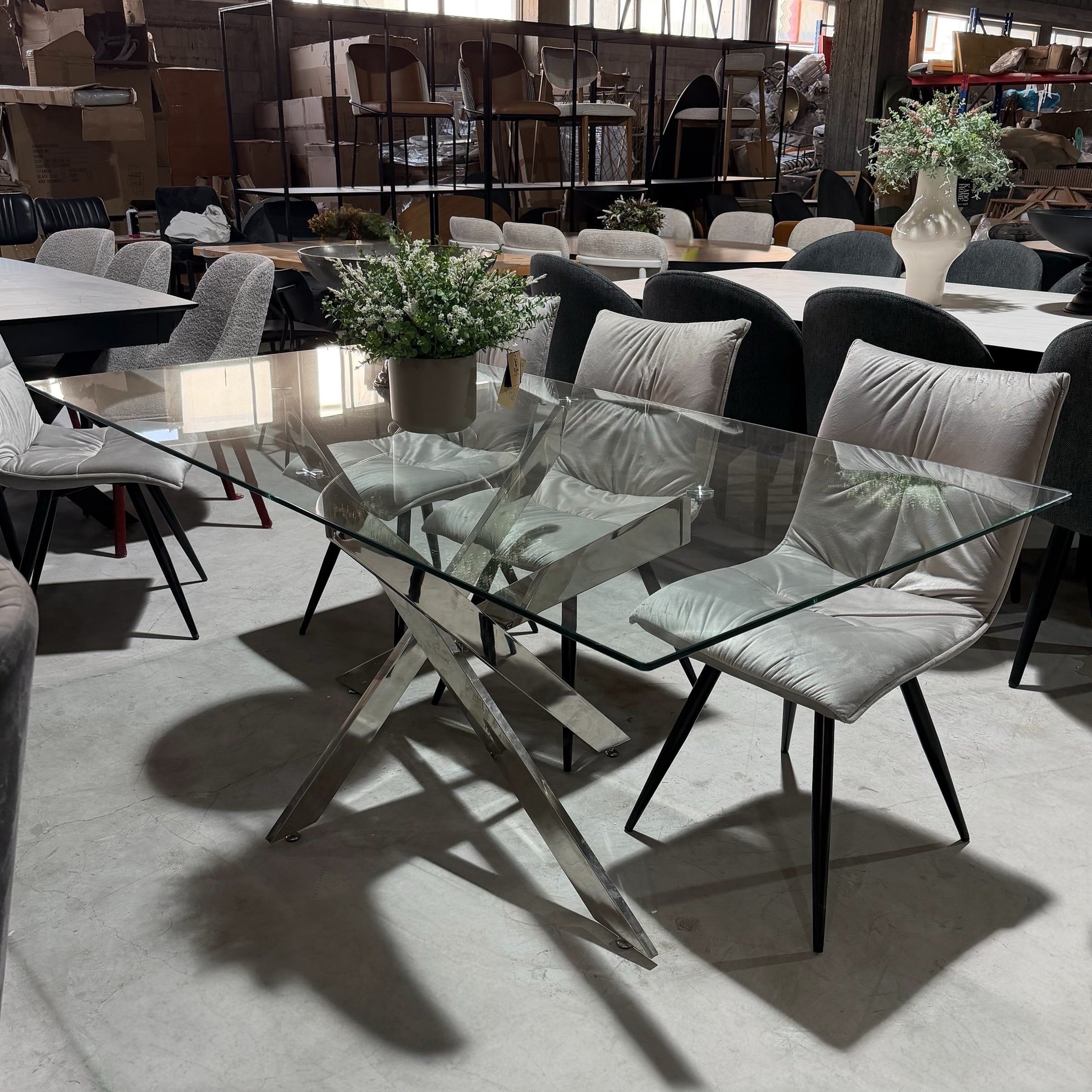 שולחן אוכל יוקרתי זכוכית 180/90 רגלי ניקל - חיסול!