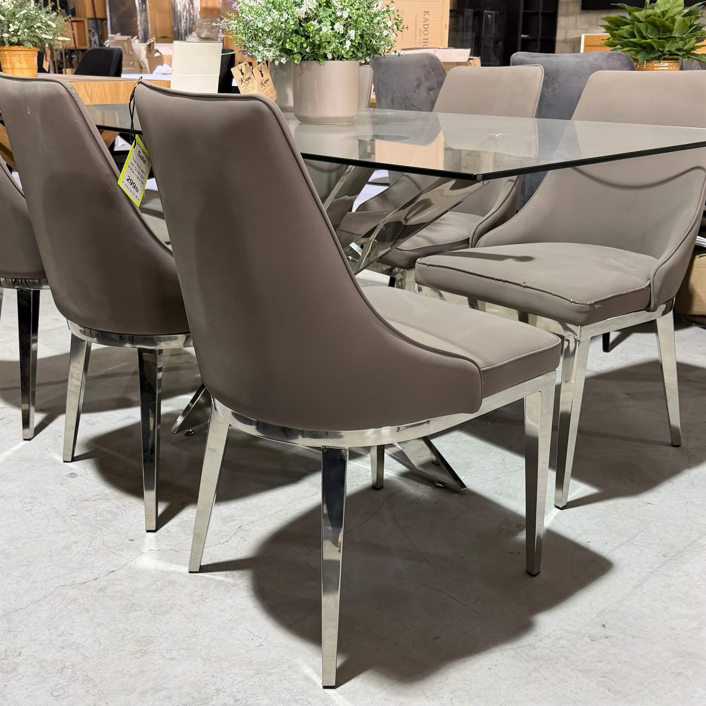 כיסא פינת אוכל מעוצב דגם נובו בז חום רגל ניקל - חיסול 6 אחרונים!