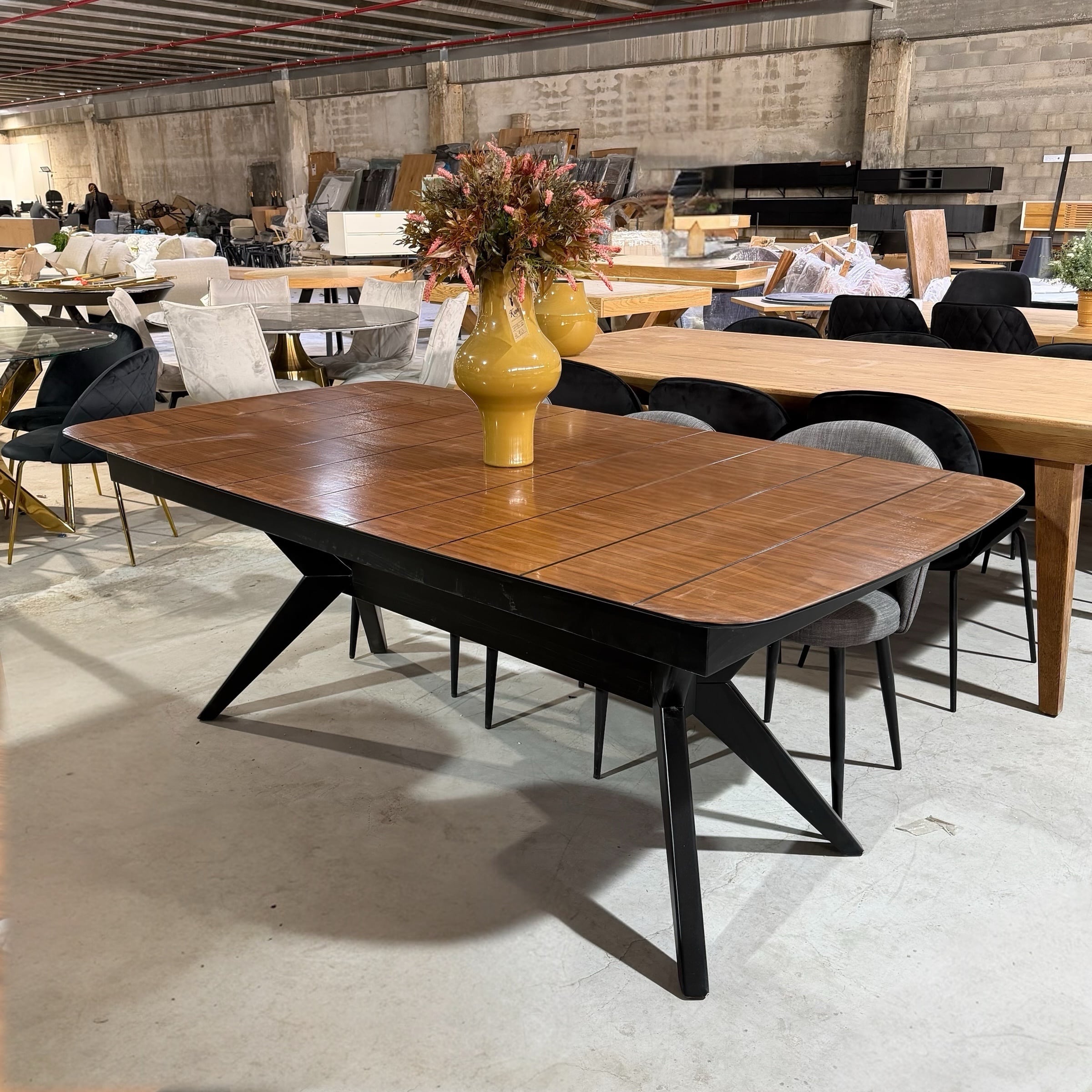 שולחן אוכל שלבים 200/110 אגוז אמריקאי רגל שחורה - חיסול עודפים!