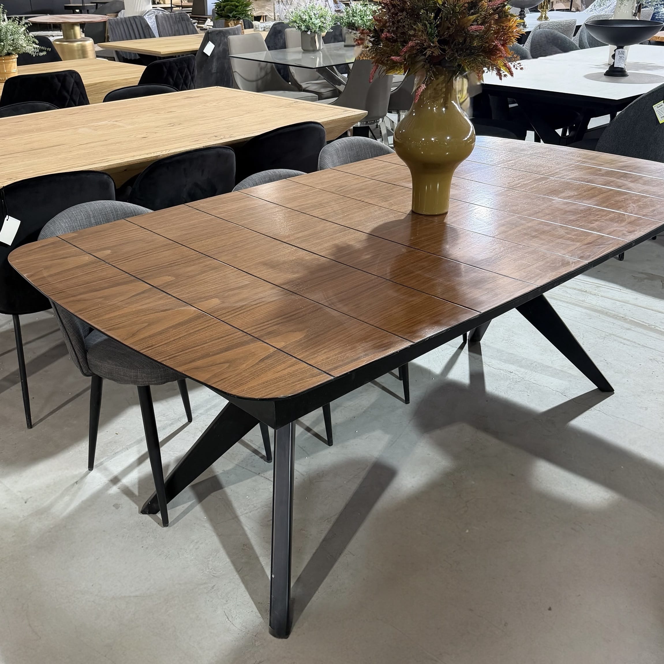 שולחן אוכל שלבים 200/110 אגוז אמריקאי רגל שחורה - חיסול עודפים!