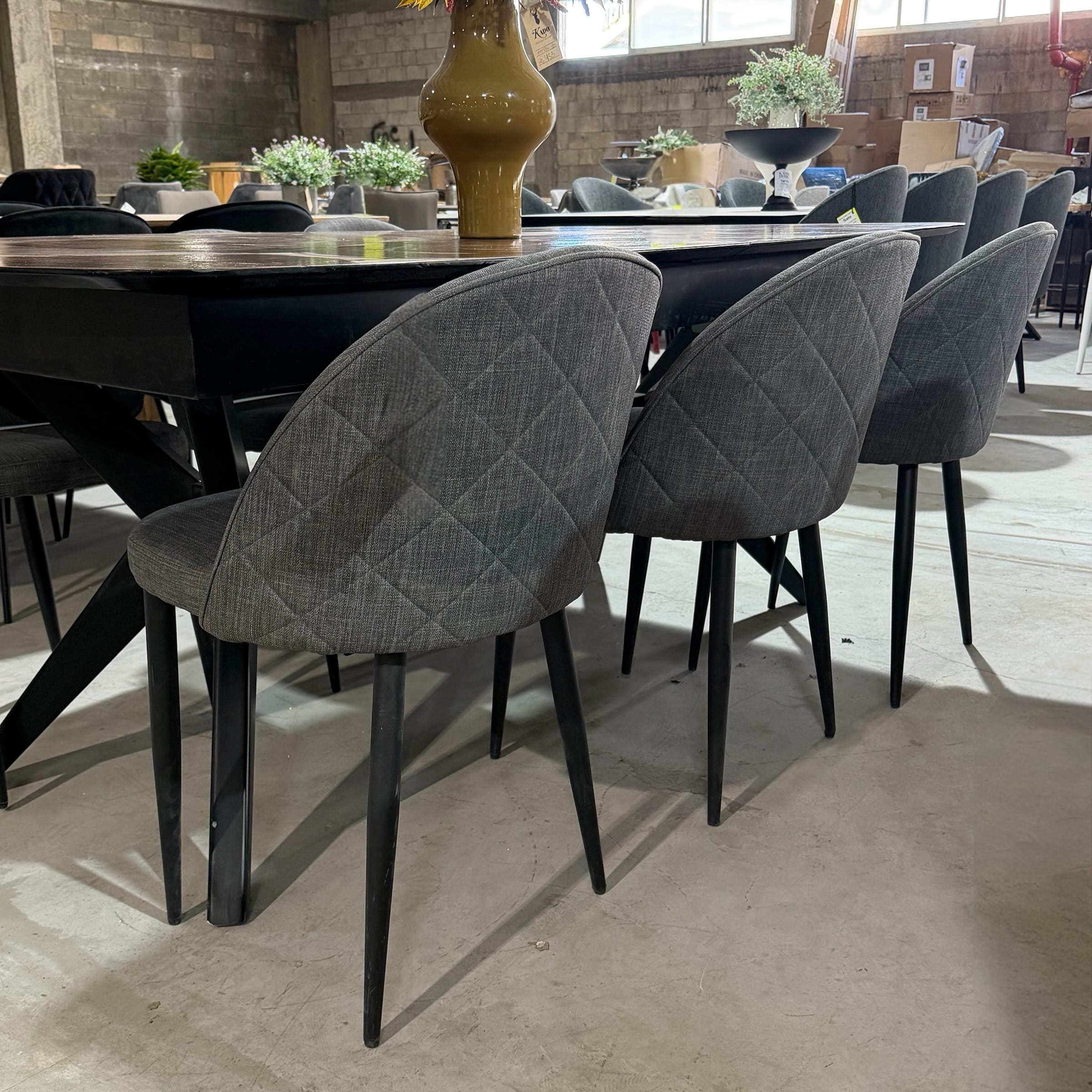 כיסא דגם נוגה איקסים בגב גוון אפור כהה - 6 אחרונים בחיסול!!