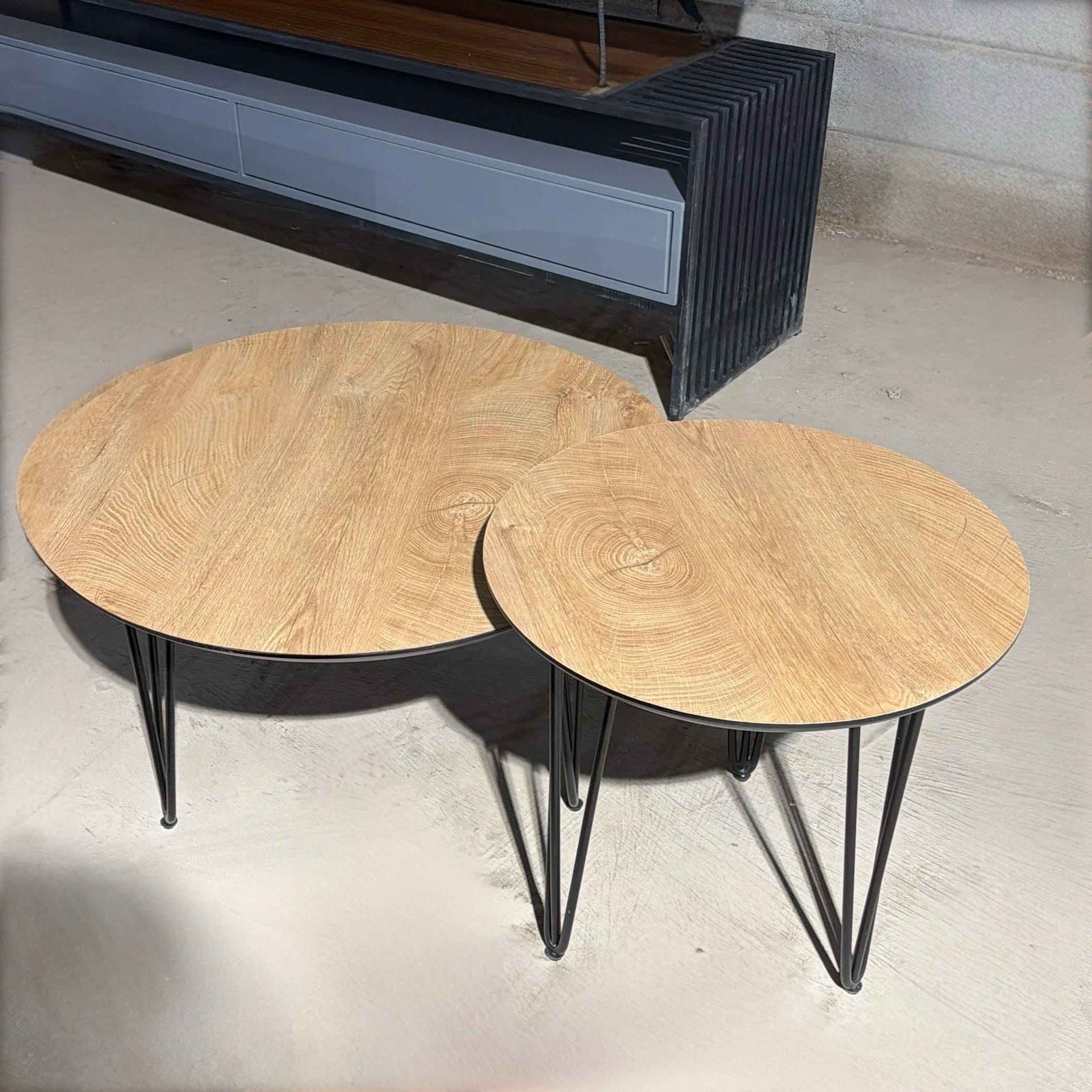 סט שולחנות עגולים רגל סיכה - חיסול מעודפים!