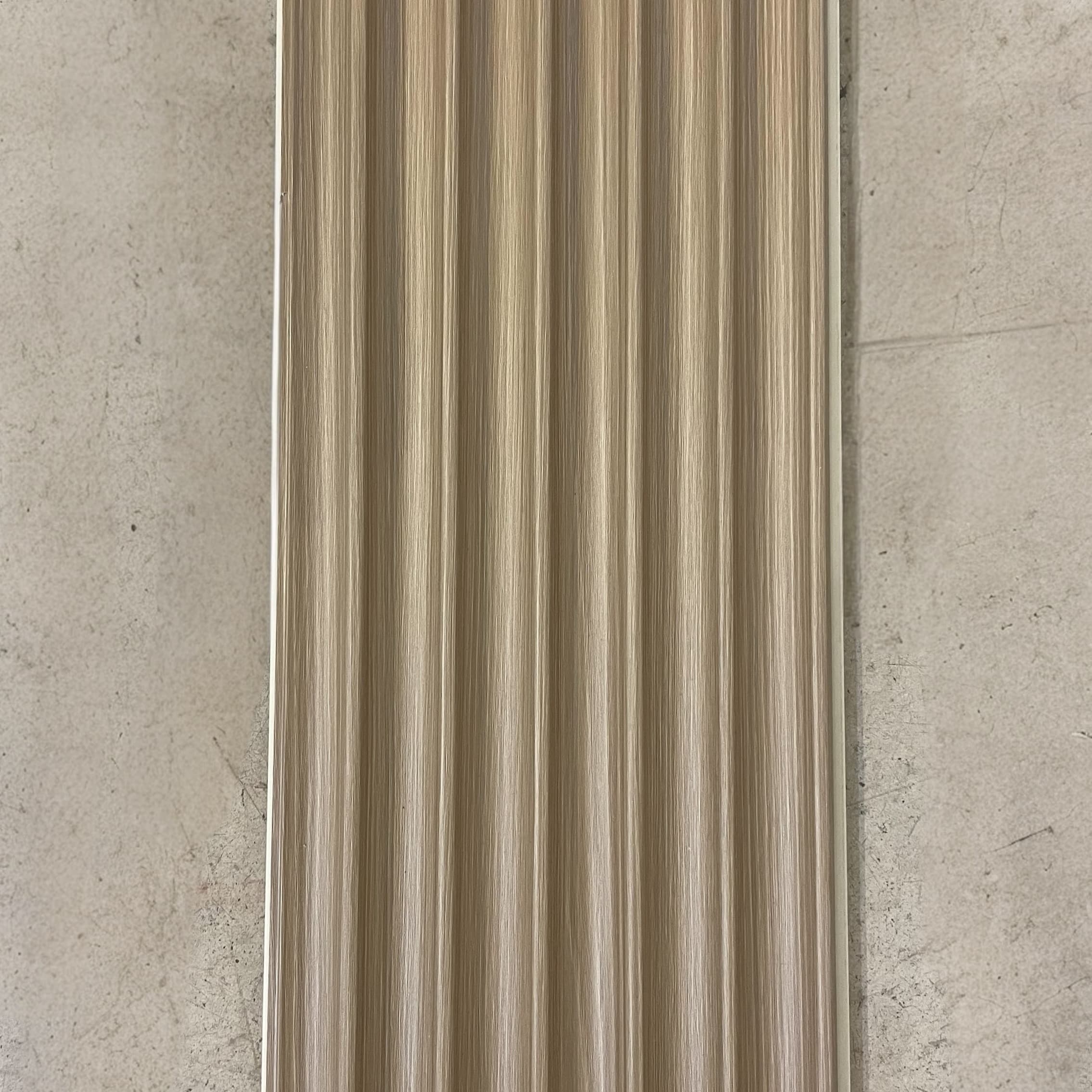 חיפוי קיר אלון פולימרי שפיץ 15/290 - חדש במלאי!