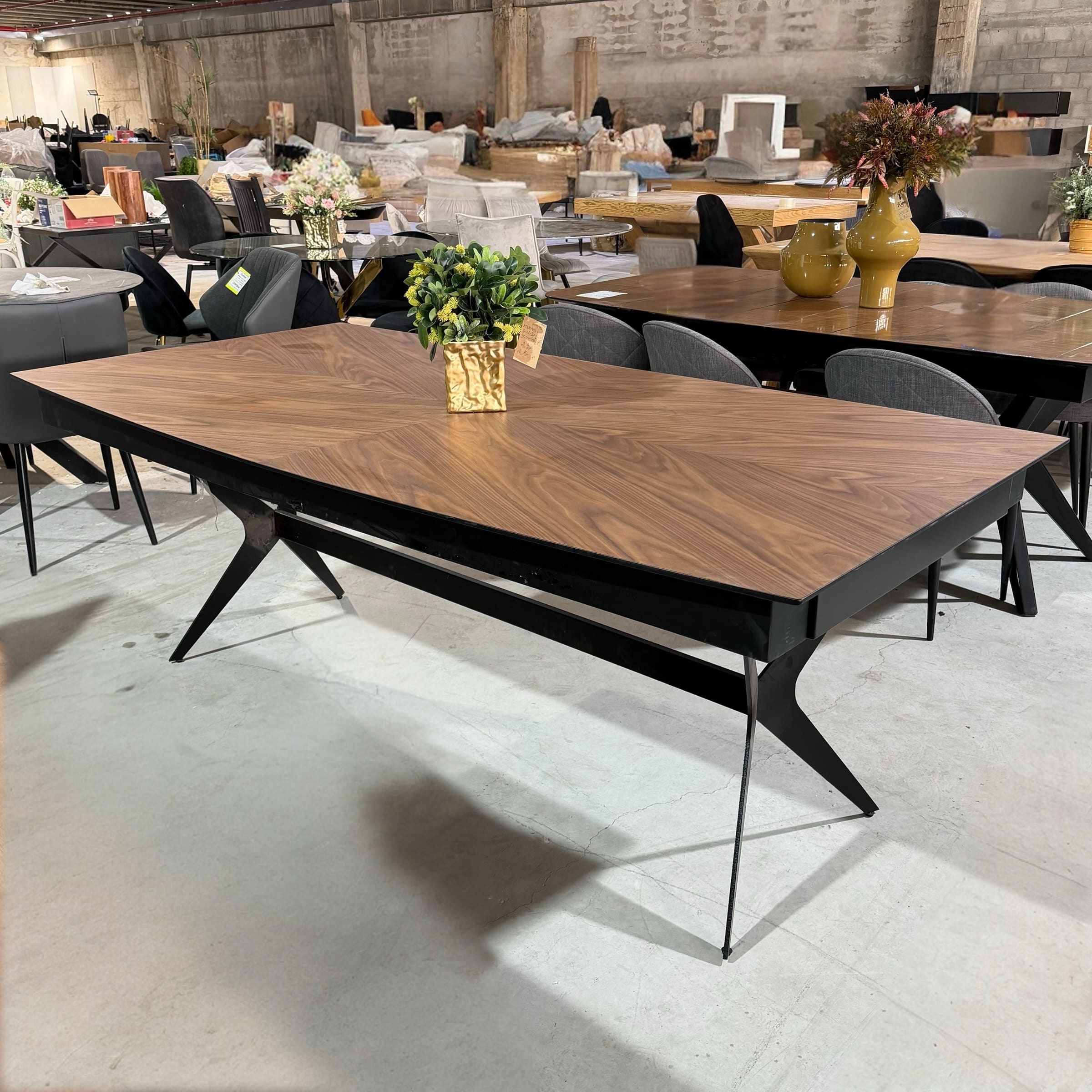 פינת אוכל מעוצבת דגם ביטס אגוז אמריקאי פישבון רגל שחורה - חיסול!!