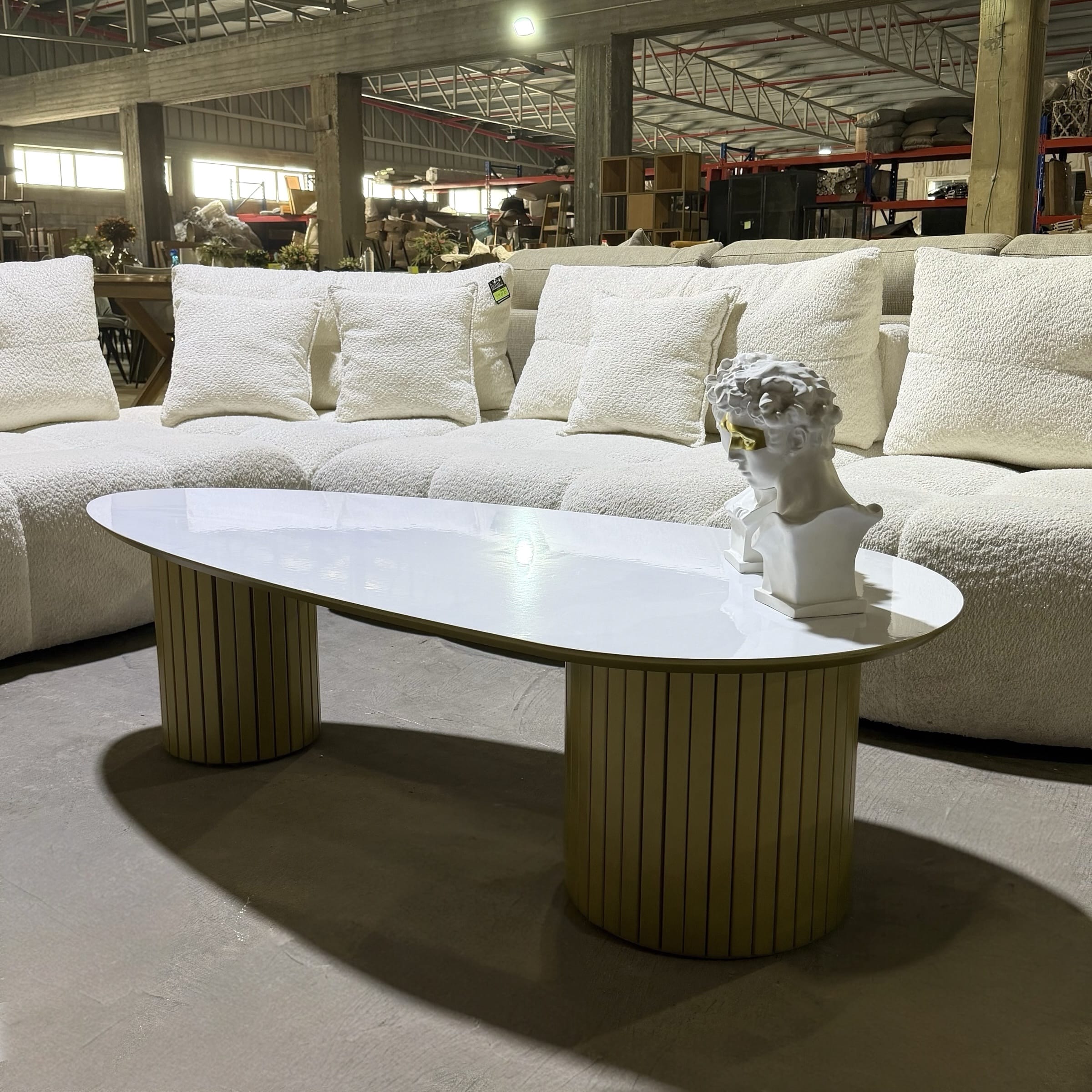 שולחן סלון דגם מנור פורמייקה לבנה רגליים זהב - חיסול עודפים!!