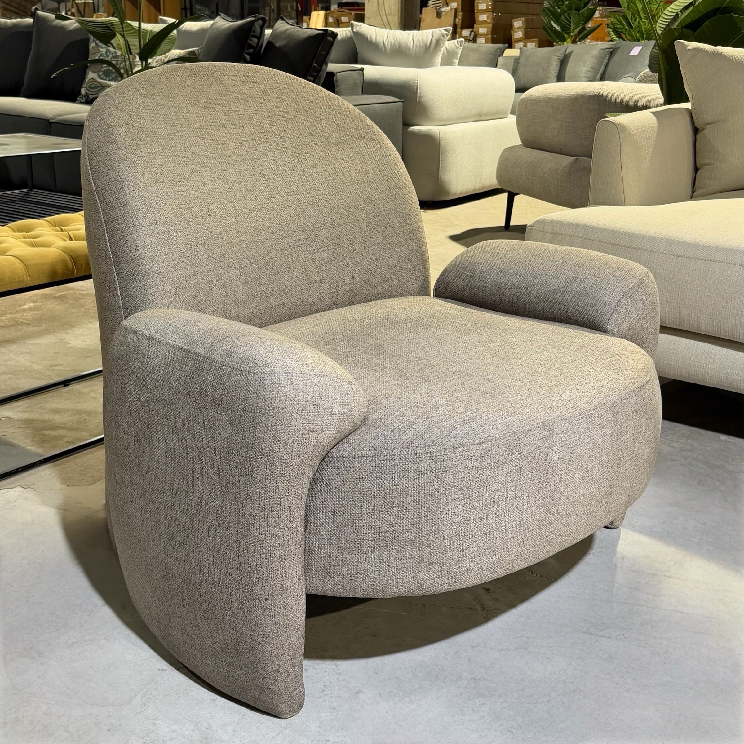 כורסא מעוצבת דגם 108 בד אריג אפור - חיסול עודפים!