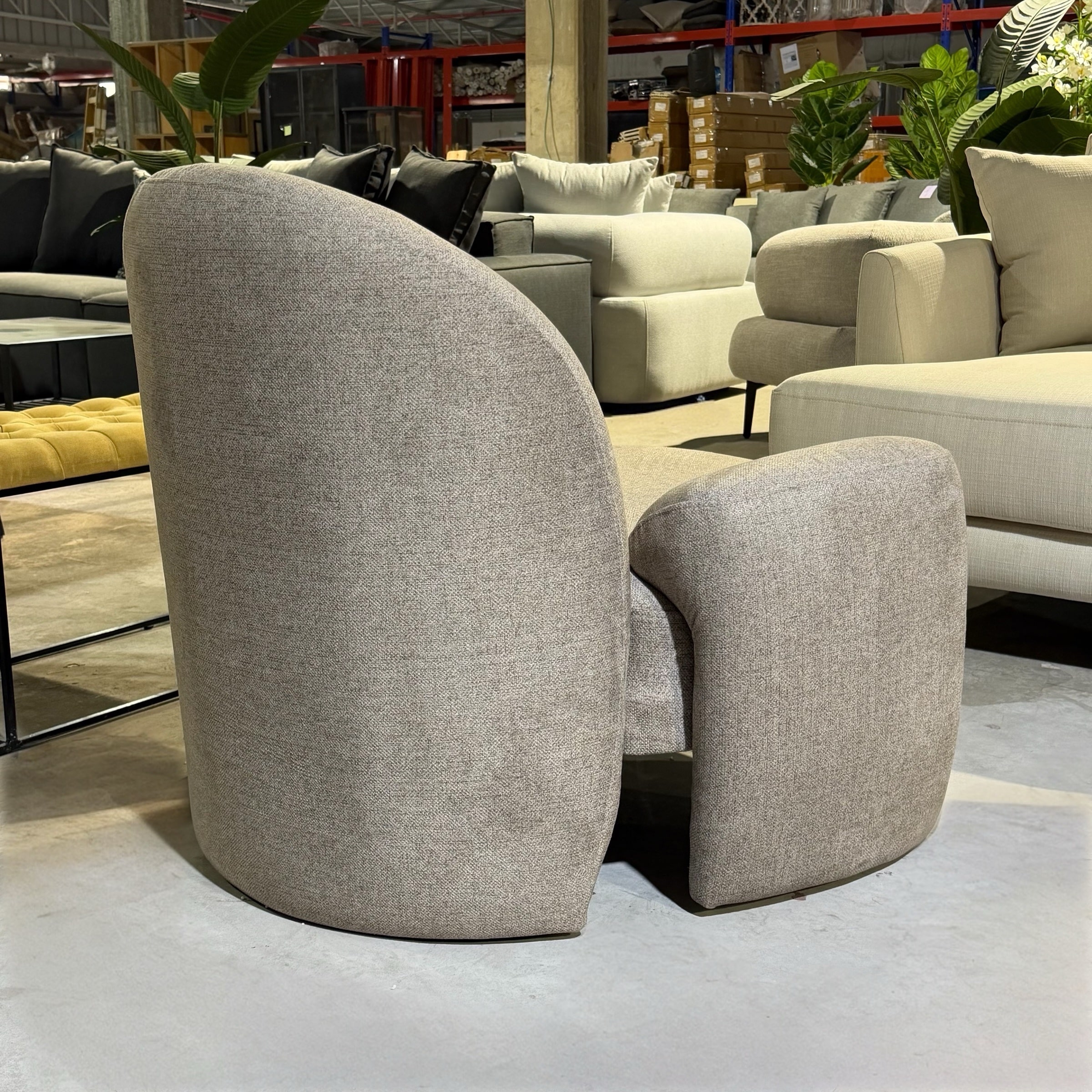 כורסא מעוצבת דגם 108 בד אריג אפור - חיסול עודפים!