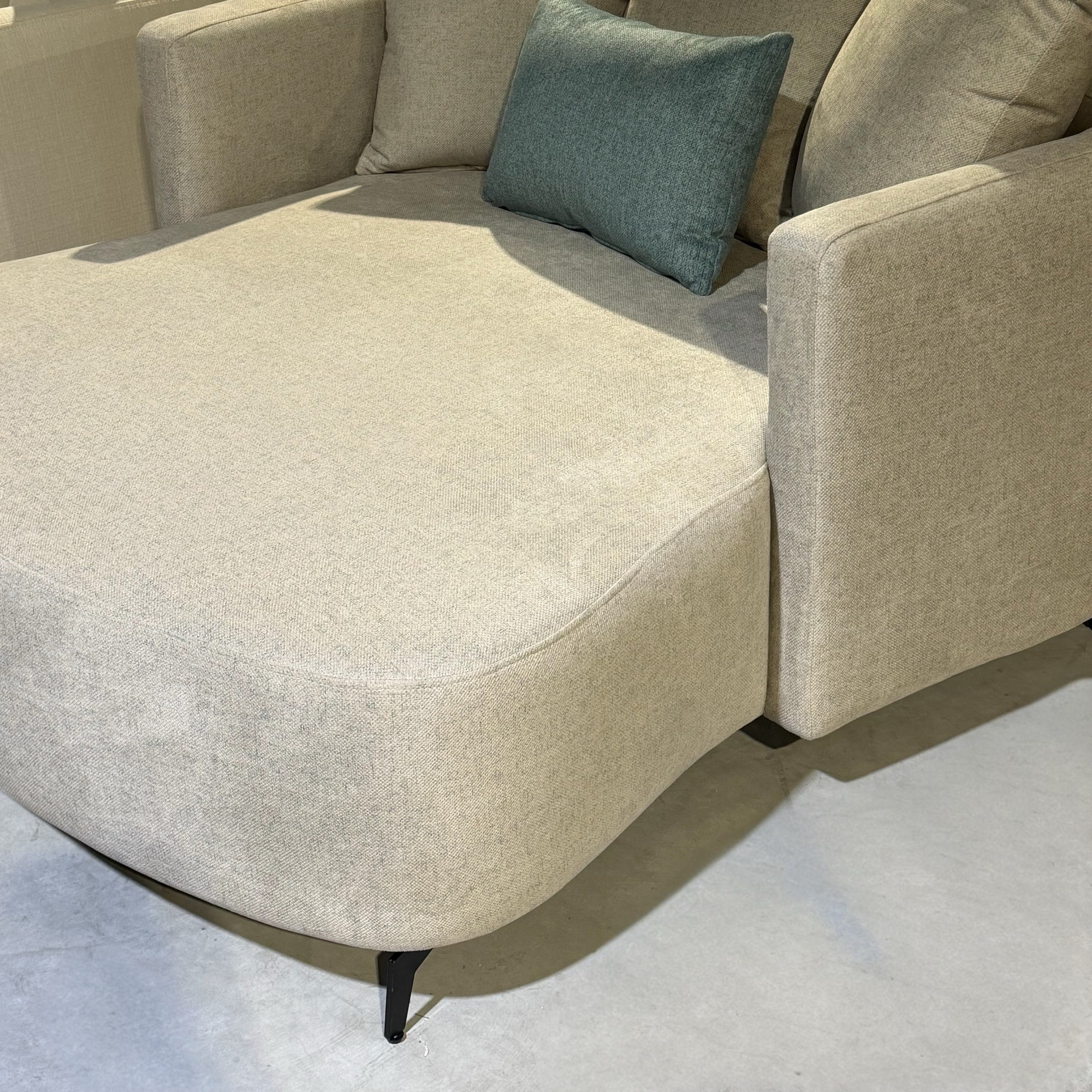 לאב סיט מעוצבת דגם 201 120/140 גוון בז משולב - חיסול עודפים!! לאב סיט מעוצבת דגם 201 120/140 גוון בז משולב - חיסול עודפים!!