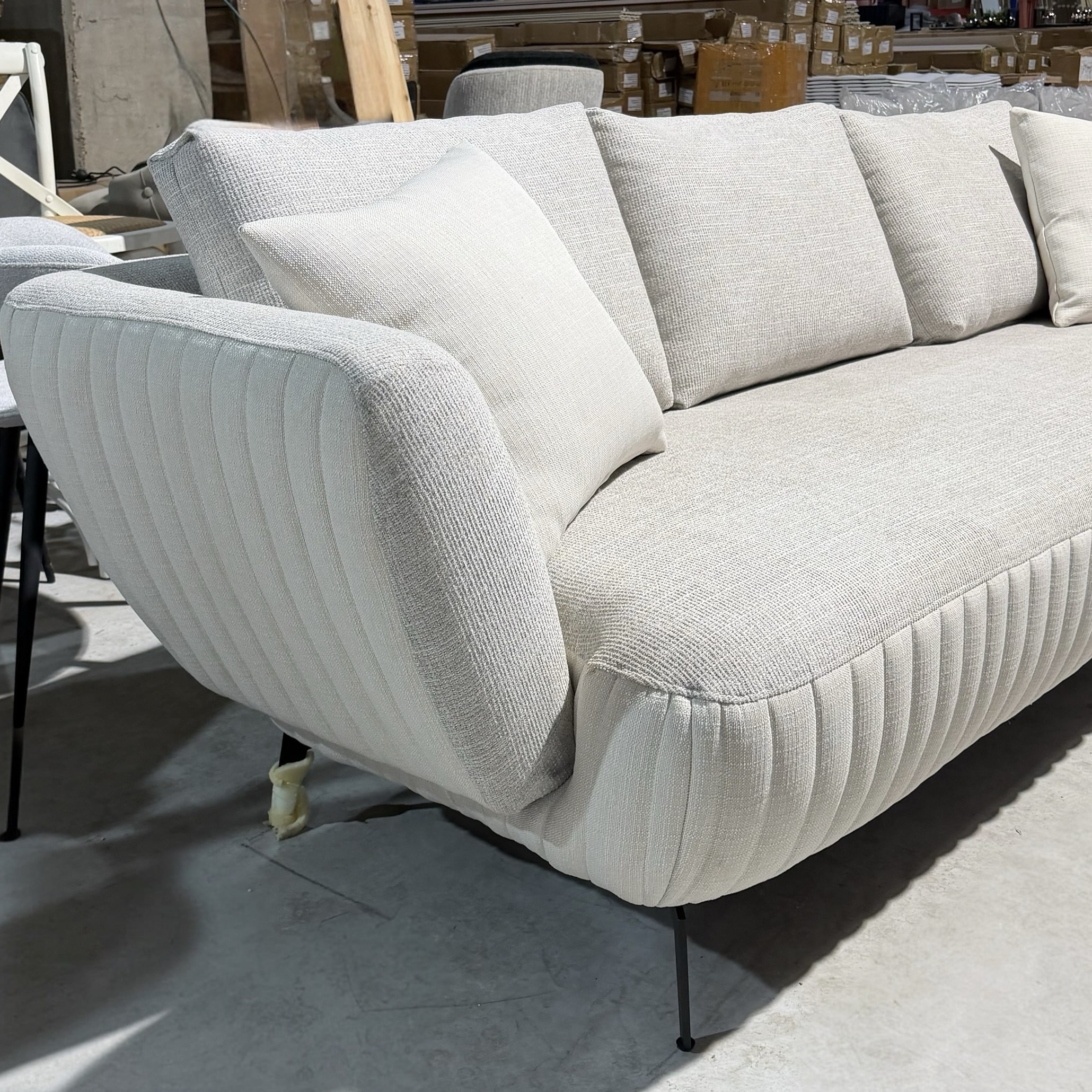 ספה מעוצבת דגם 101 בד אריג אפור בשילוב לבן פנינה - חיסול עודפים!! ספה מעוצבת דגם 101 בד אריג אפור בשילוב לבן פנינה - חיסול עודפים!!