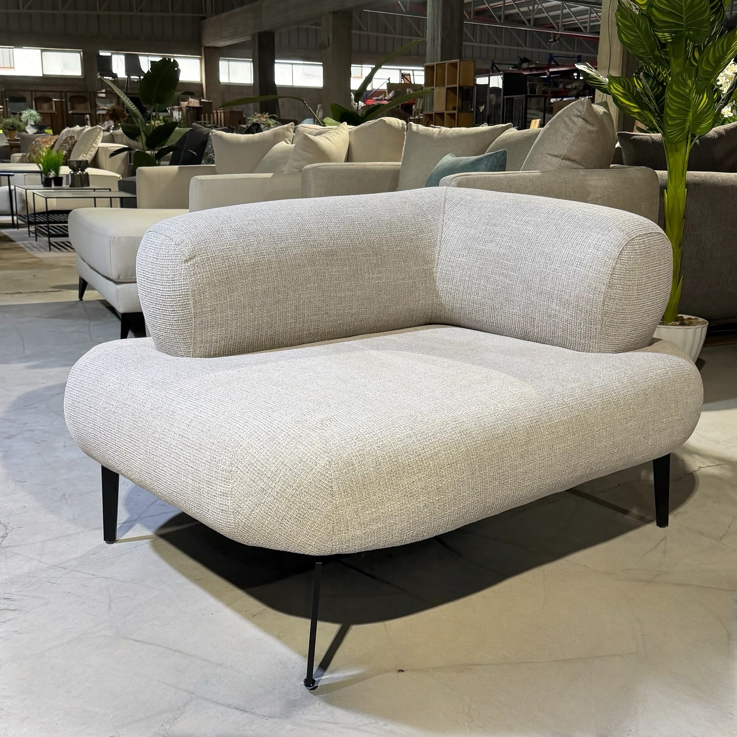 כורסא מעוצבת דגם אדיט בד אריג אבן - חיסול עודפים!!