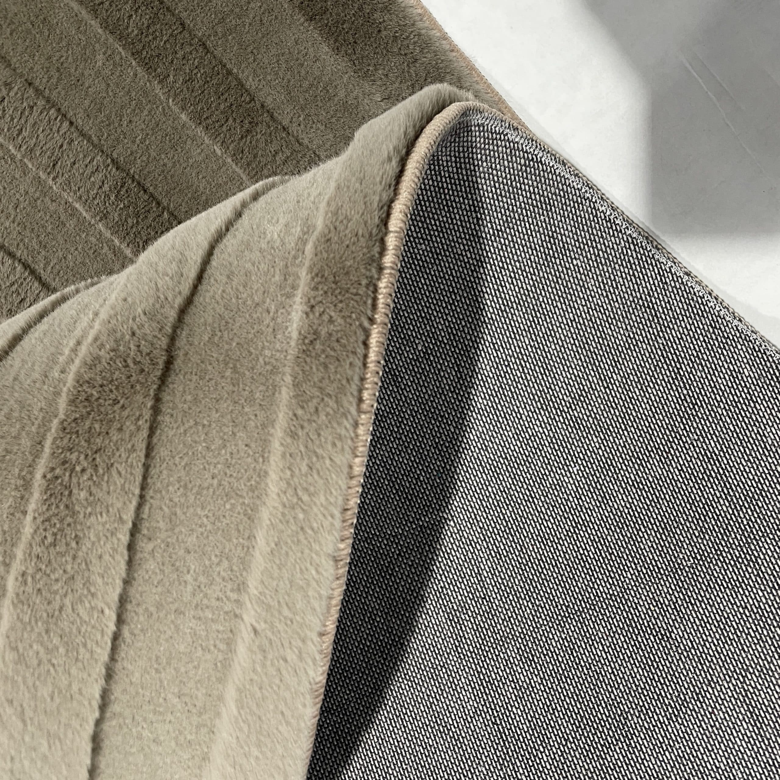 שטיח יוקרתי בגוון קפה דגם אמיליה